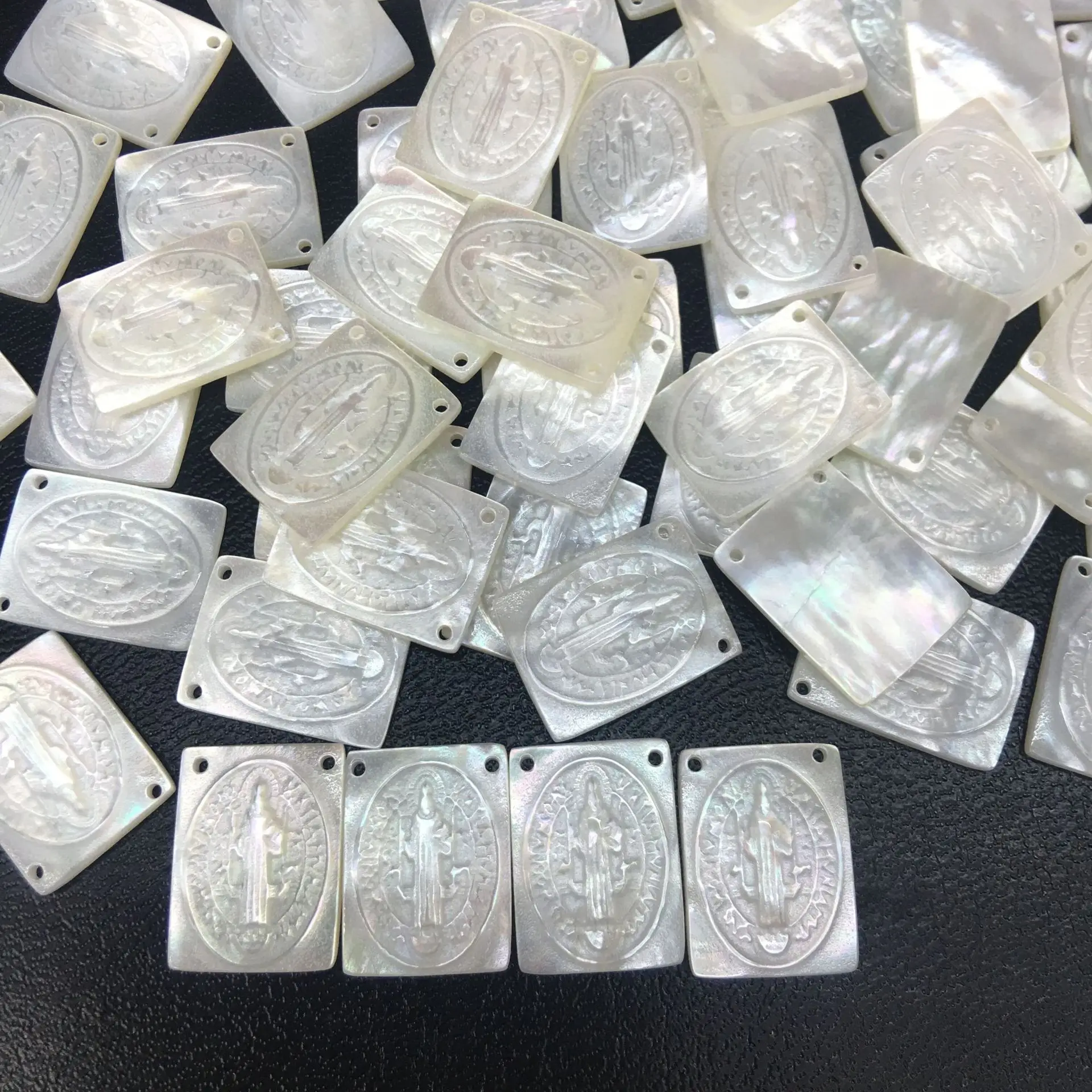 Religious Belief Mother Of Pearl Jesus Virgin Mary Guadalupe Hand Carved Saint Maria White shell bead for DIY jewelry Necklace