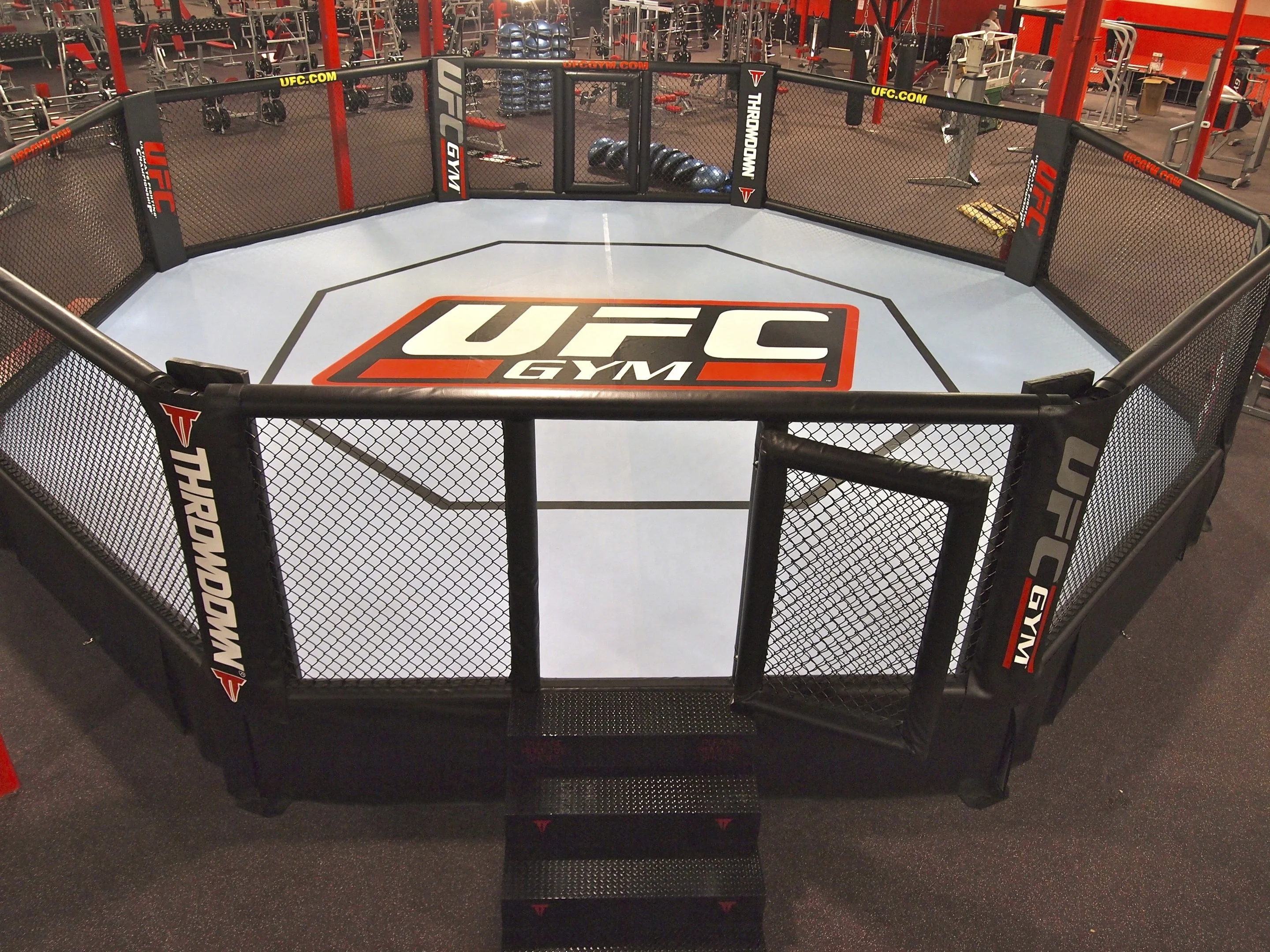 Competition Boxing MMA Cage Black Color Customized Logo 1 Meter Catwalk Platform Octagon MMA Cage