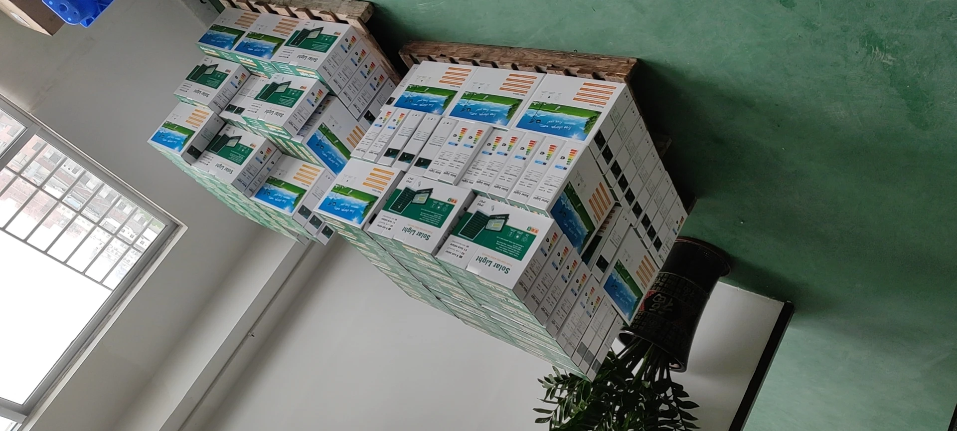 Garden Security Solar Powered Floodlight Reflector 400W 25W 40W 60W 100W 200W 300W LED Solar Flood Light