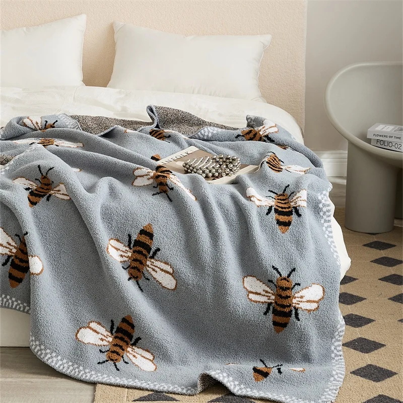 Wholesale super soft warm fluffy microfiber knitted throw lovely cartoon bee blanket for sofa for winter home decoration