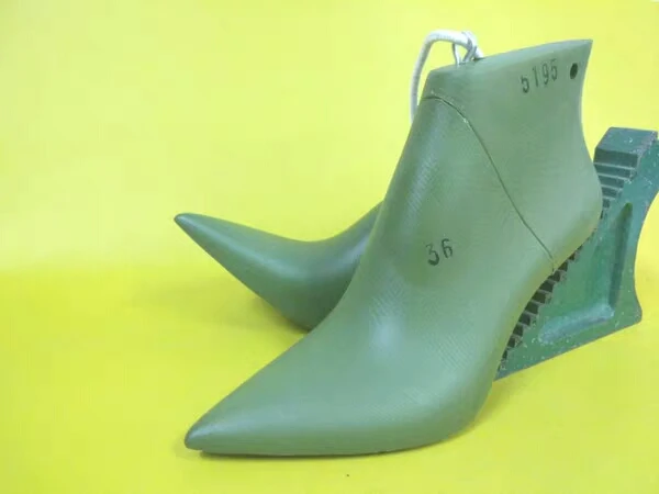 Женские Ботинки на каблуке 8 см с острым носком, пластиковая обувь