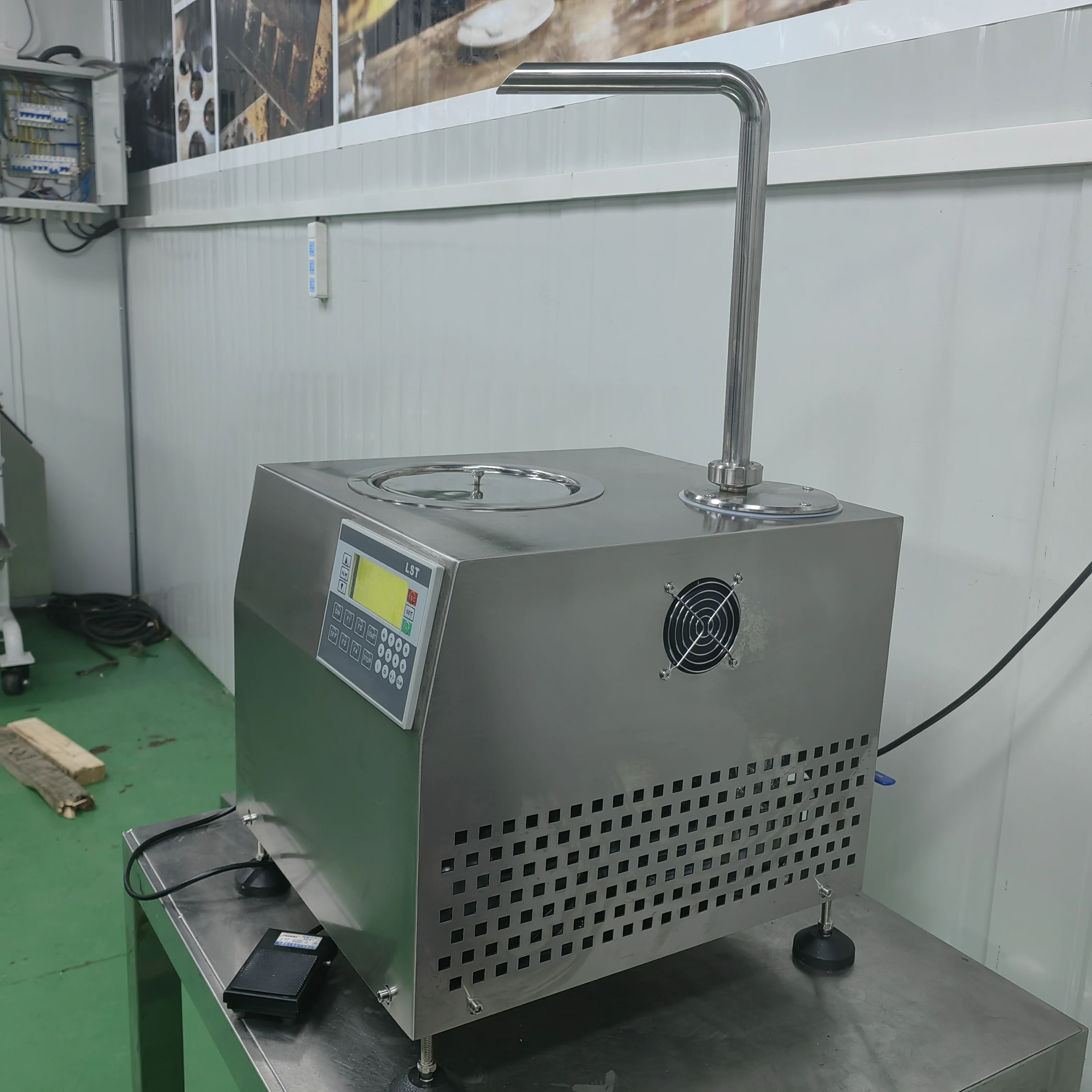 Touch screen  Commercial Hot Chocolate Dispenser Automatic melting machine for strawberry coating Chocolate Machine