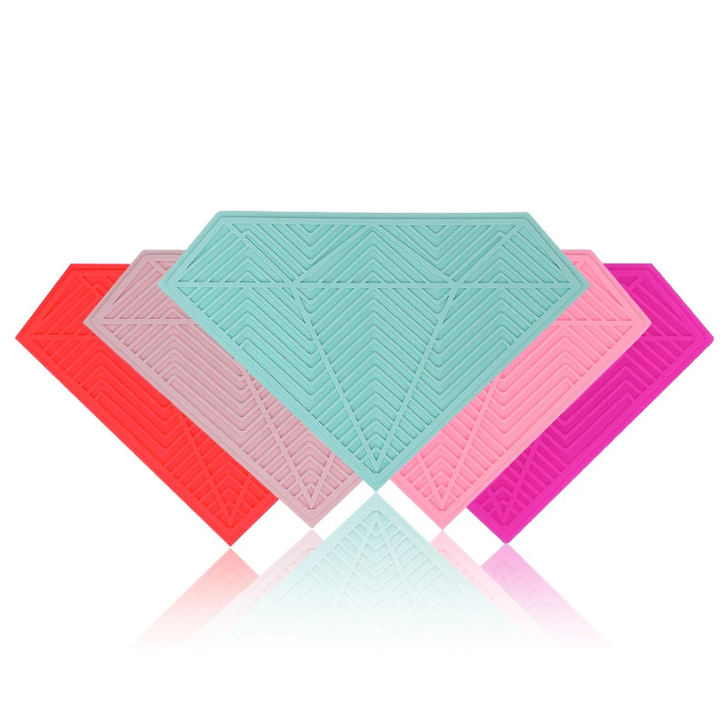 
2021 Amazon new design food grade silicone makeup brush cleaner brush scrubbing mat for makeup brush with diamon shape 