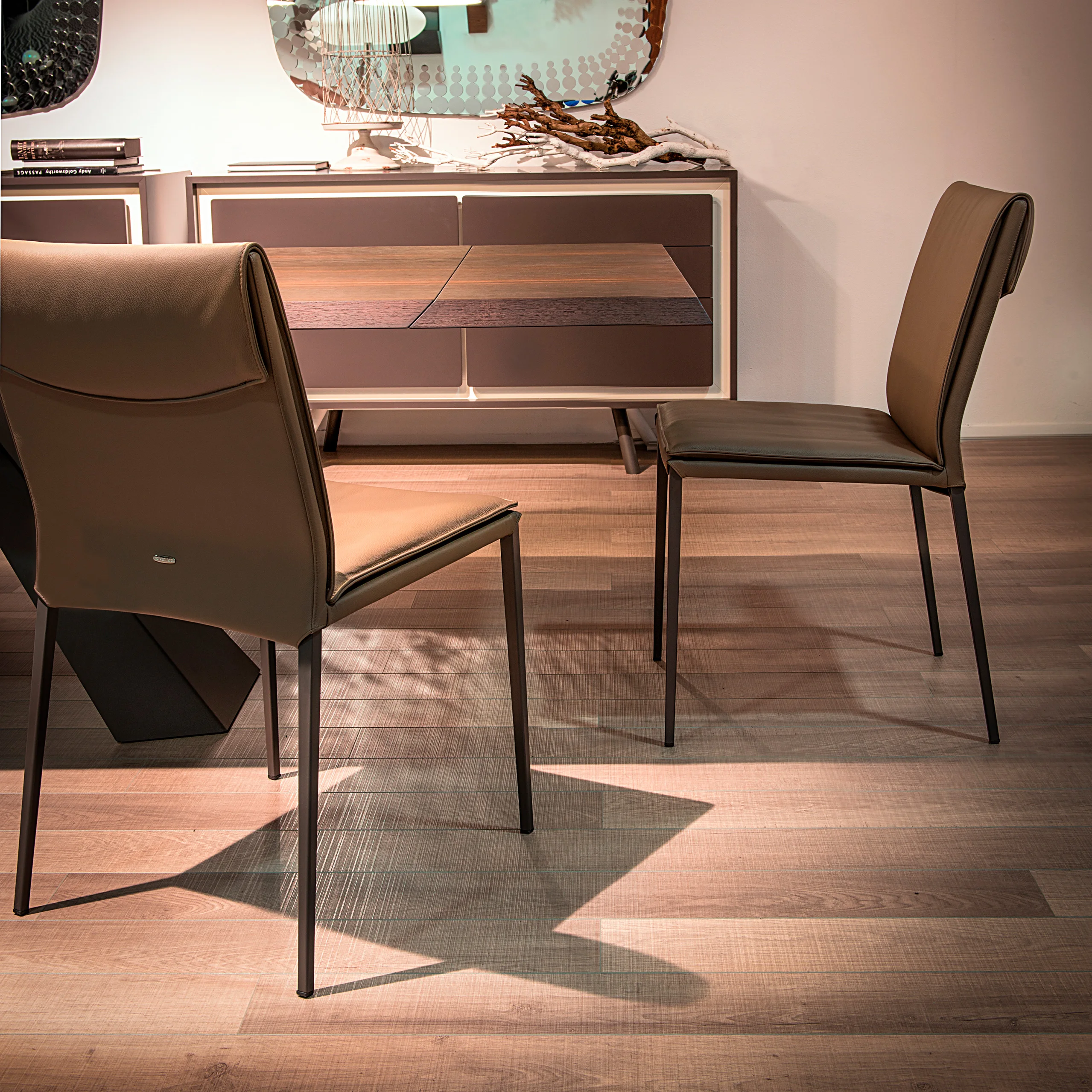 Custom Italian Design Leisure Chair for Small Families Hotels and Coffee Shops Simple Fashion Creative Dining Furniture