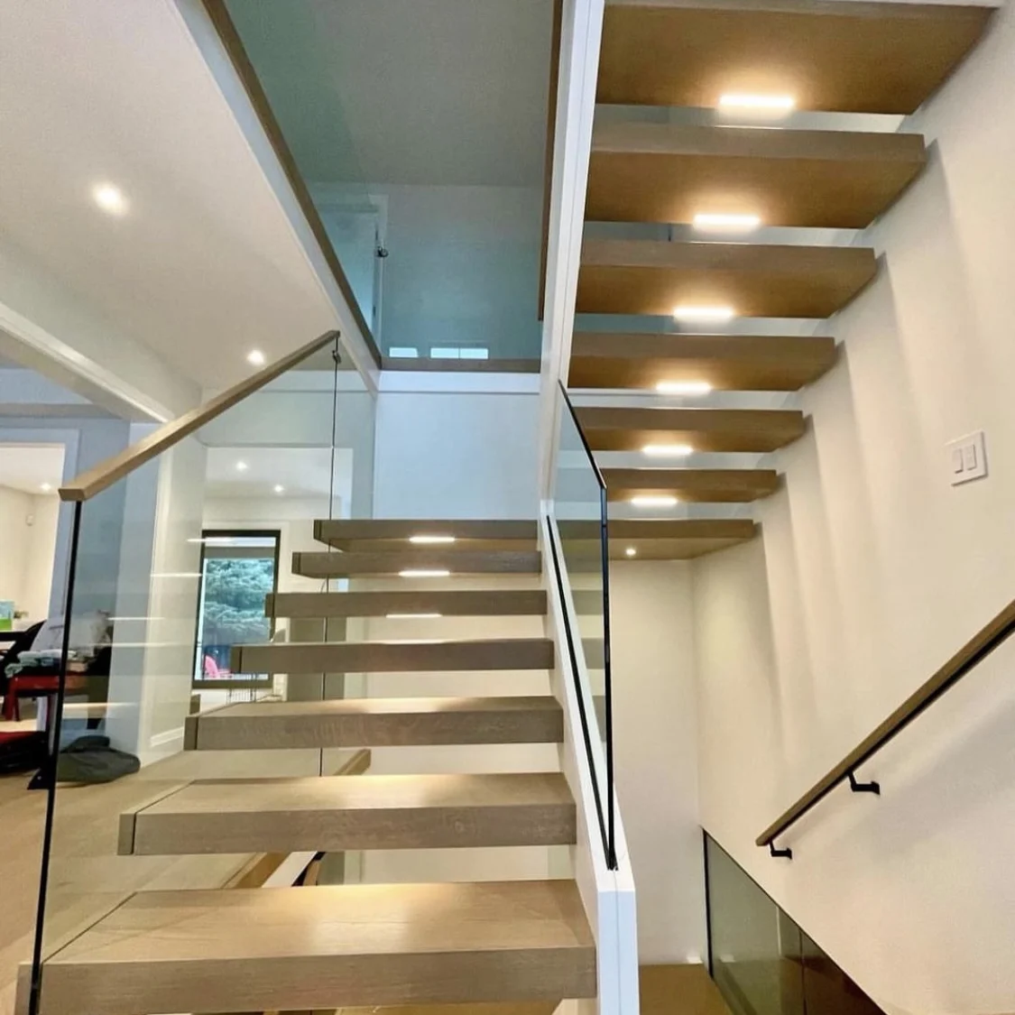 Rising Factory Sale Double Beam Stringer Stairs New Products Interior Wooden Stairs Good Selling Straight Staircase for Villas