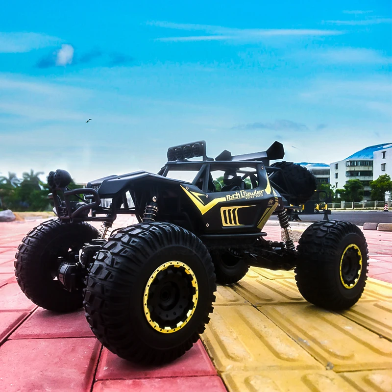 1/8 2.4G Half-Meter Body Four Wheel Driving ABS Plastic Simulation Tire Remote Control Climbing RC Car