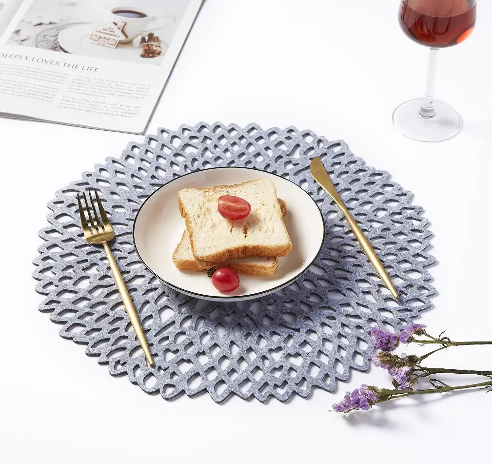 round flower hollow pattern Wholesale luxury PVC table placemat heat-resistant and stain-resistant table mat can b