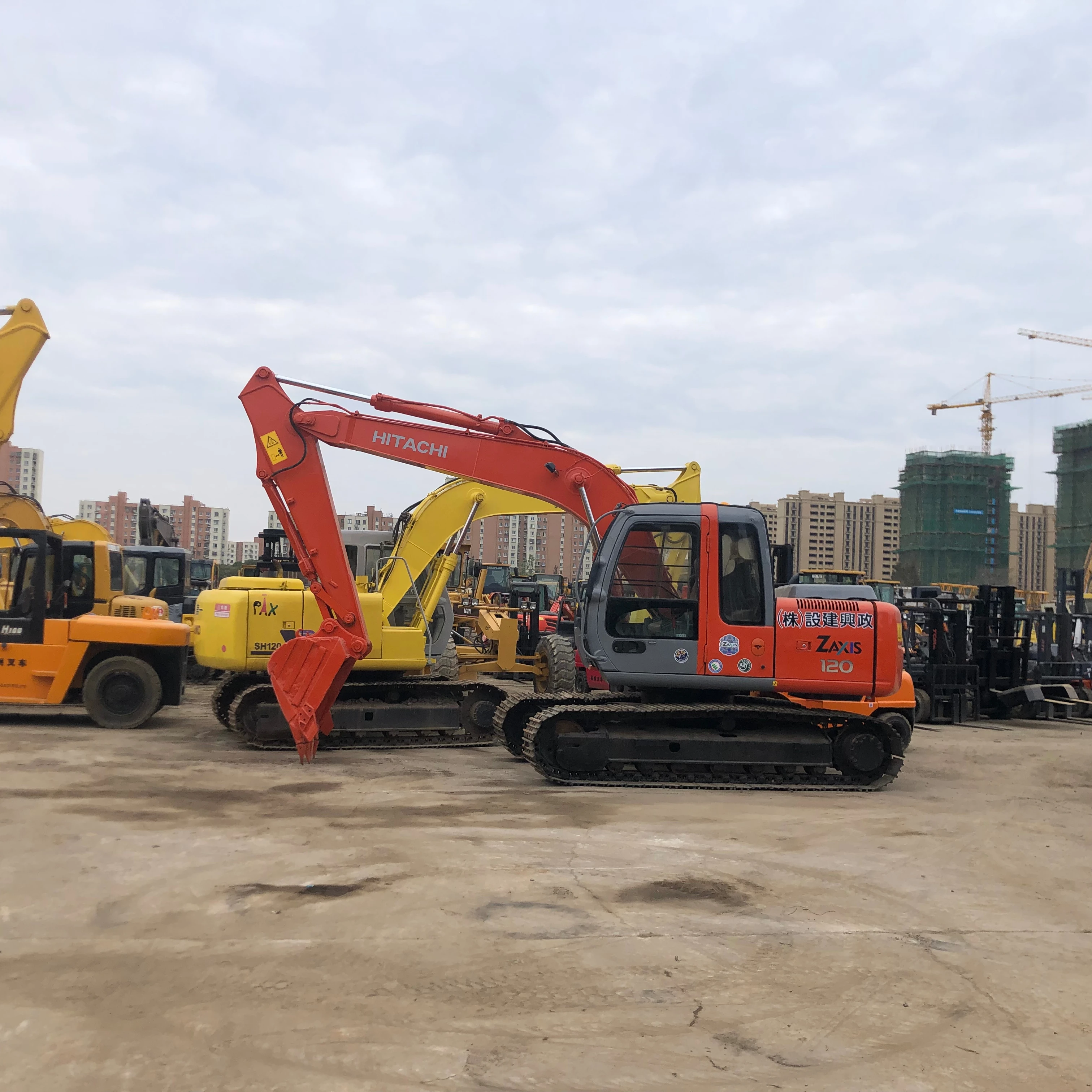 Hit achi zx120 used 12 tons original USA  used excavator in Shanghai yard