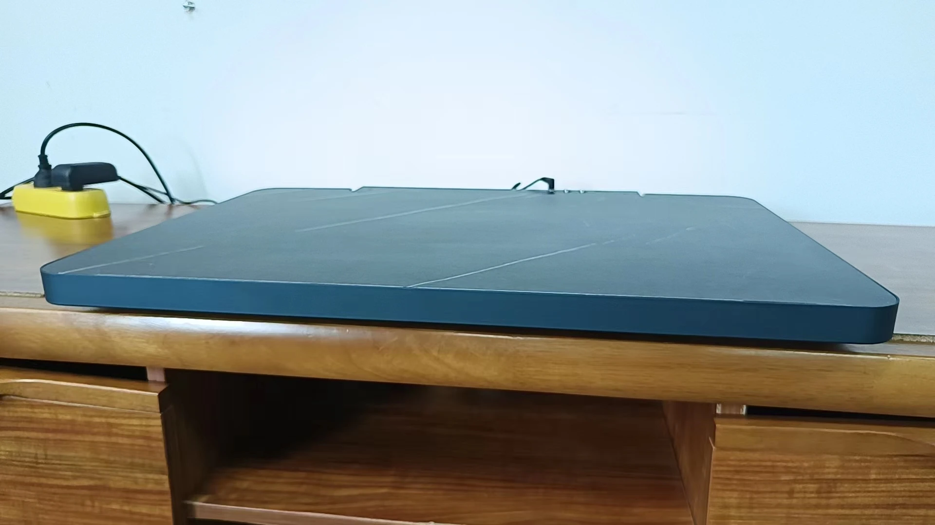 OEM/WUPRO Hot Selling Laser TV Adjustable Stands with Intelligent Motorized Short Throw Mobile Control Projector Stand