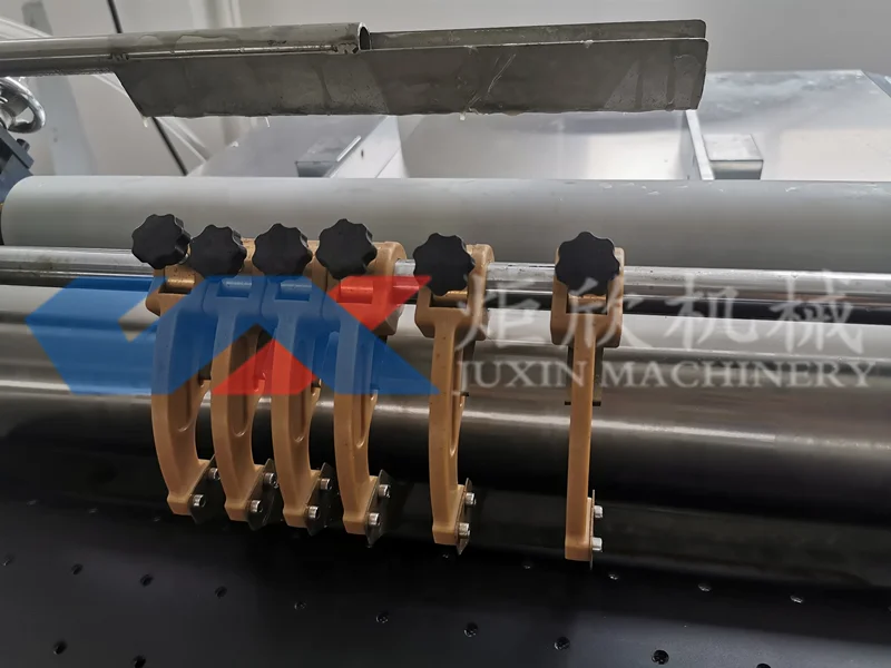 Manual gluing machine