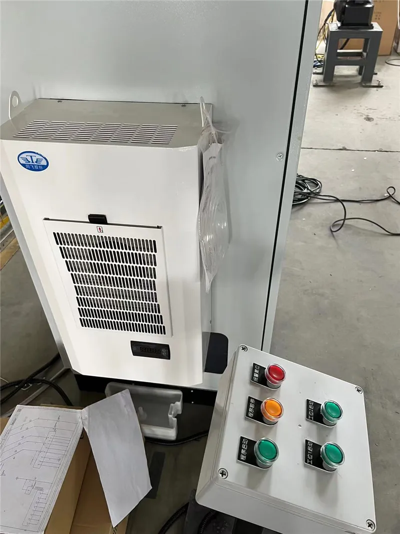 Low Price 1500W 2KW 6000W Stainless Steel Iron Metal Sheet Fiber Laser Metal Cutting Machine Price with  IPG Raycus Laser Source