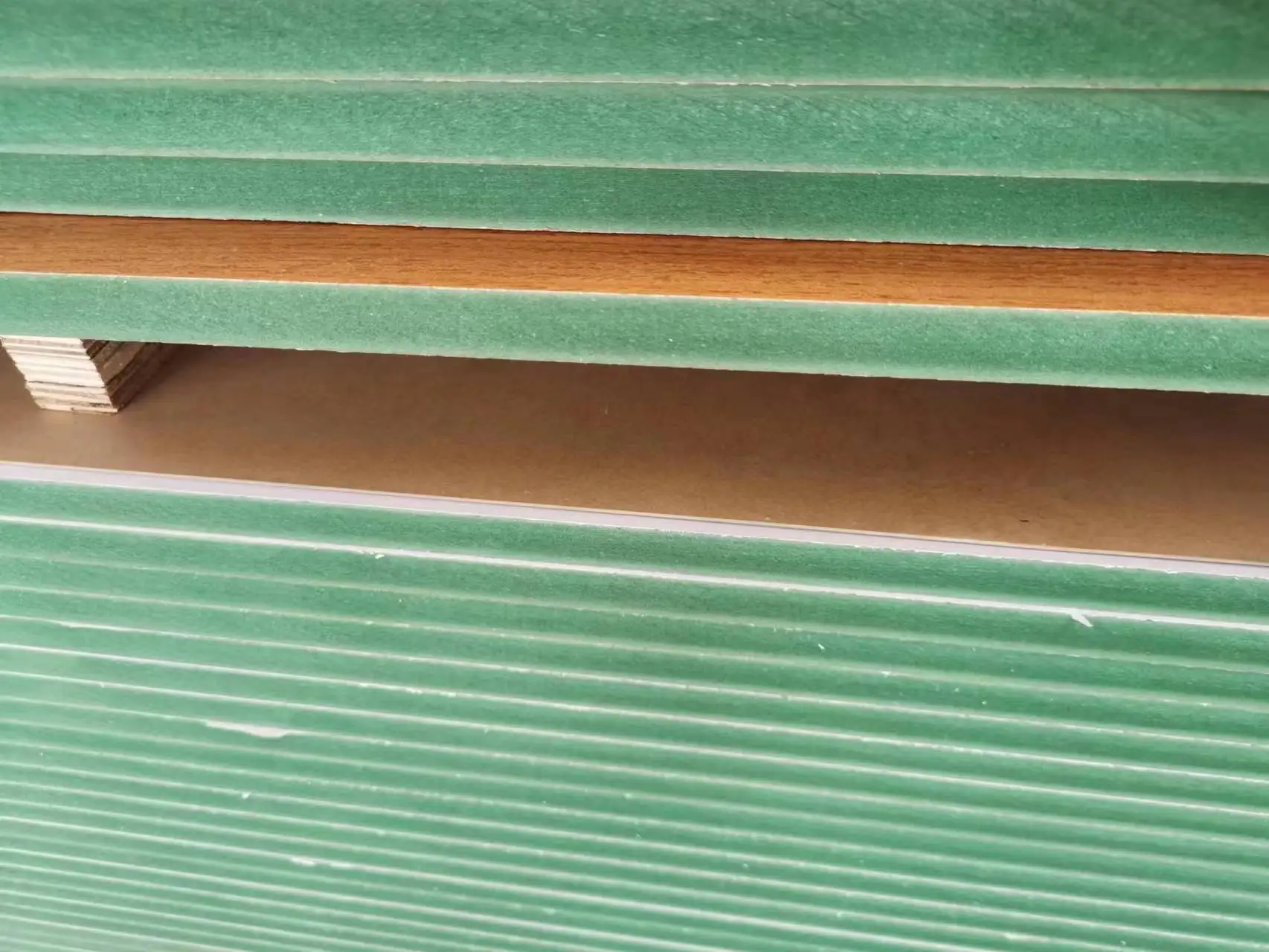 MDF HMR MDF Board Waterproof Hot Sale 4 8ft 6mm 8mm 9mm 12mm 15mm 18mm Cheap Prices Green Plain Kitchen Wood Furniture board