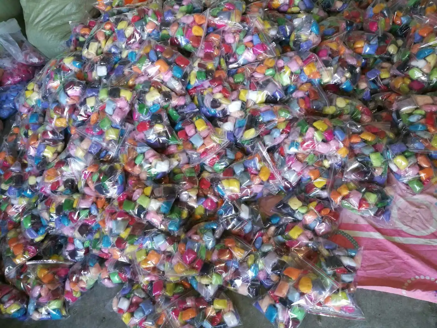 
Amazon 48 colors Customize Needle Felting Wool Kit for DIY 3D Animals 