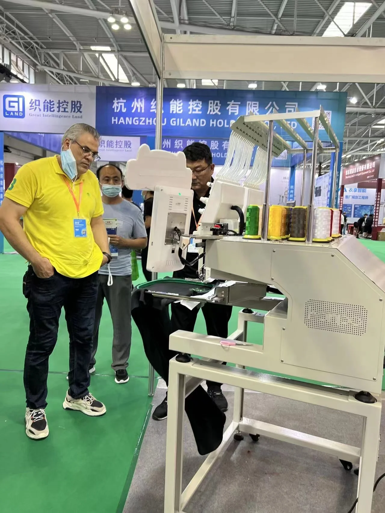 High-speed computer single-head embroidery machine with simple operation and low noise