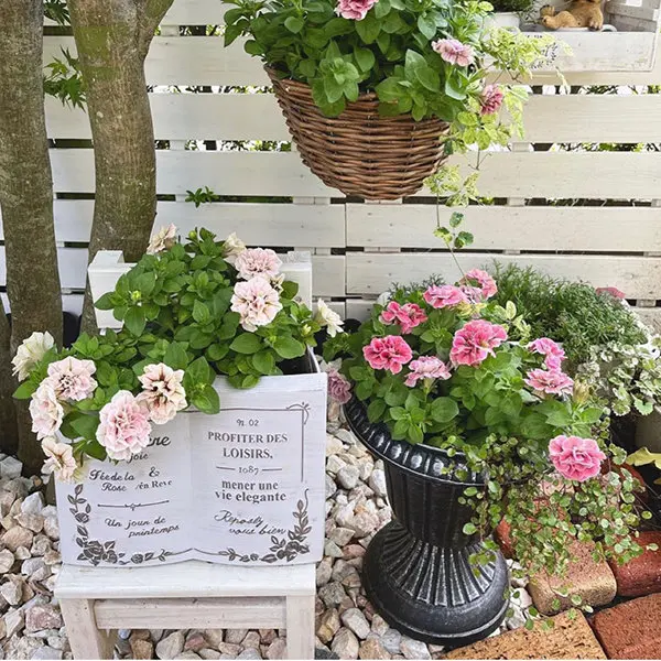 Custom Resin French Book Inspired Planter Flower Vase Pots for Plant Garden Decor White Plant Pots Wholesale