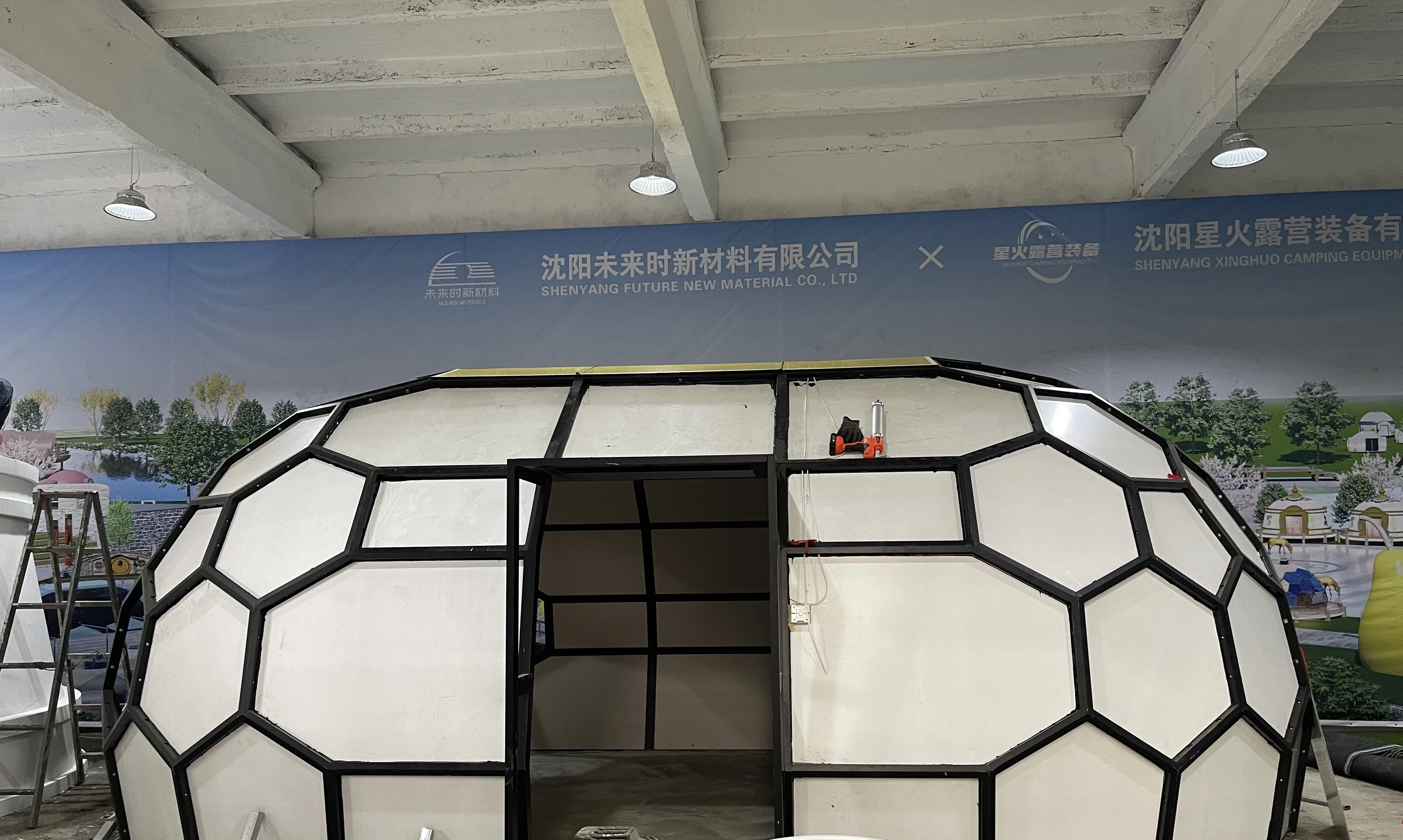 Outdoor Glass Igloo Dome House With Aluminum Frame And Glass Cover for Restaurant and Luxury Glamping Hotel