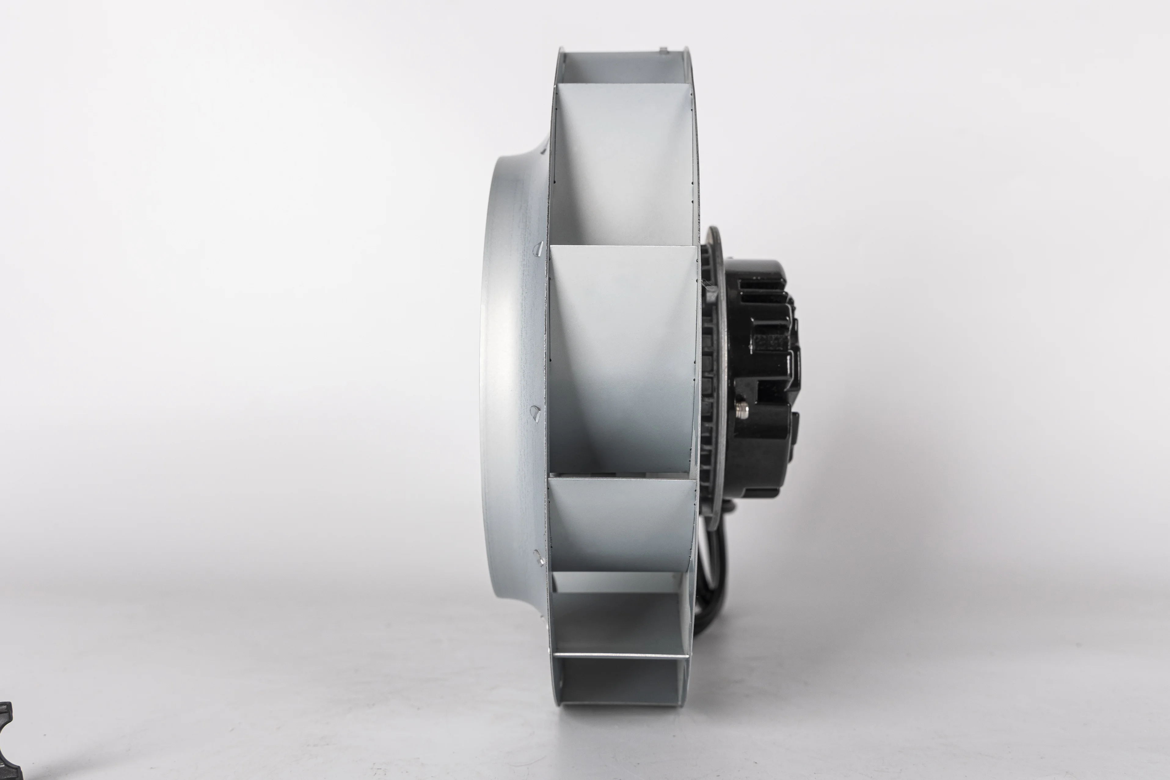 Backward tilting centrifugal fan with galvanised air wheel corrosion resistant outer rotor centrifugal impellers