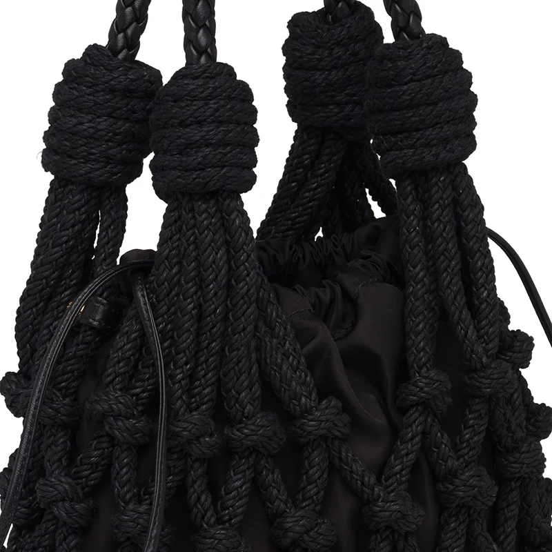 Fashionable hollowed-out portable handbags are made of high quality materials and hand woven with new ideas, Tote handmade bags