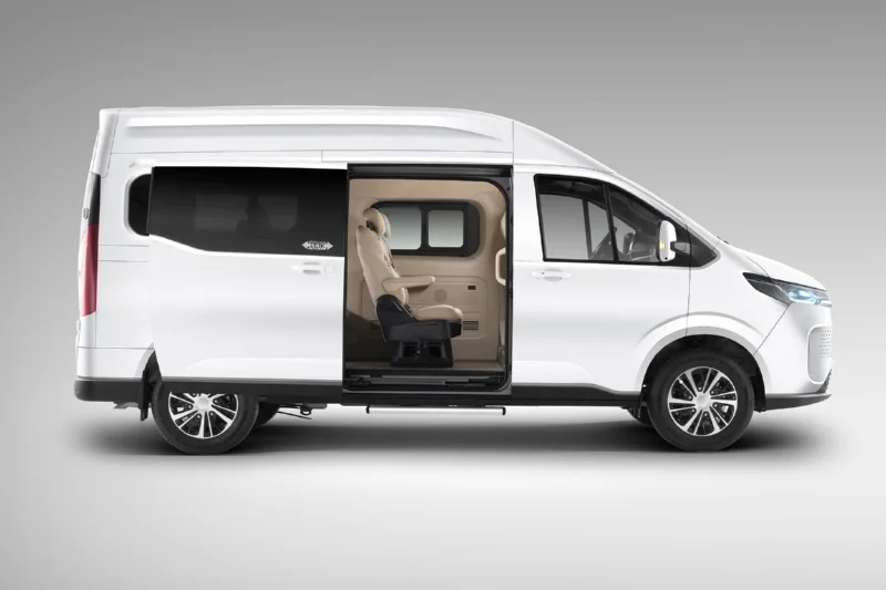 2024 NAVECO L2H2 Long Wheelbase High Roof Passenger Van Spacious Electric Vehicle Reliable Electric Car with 88.8kWh Battery