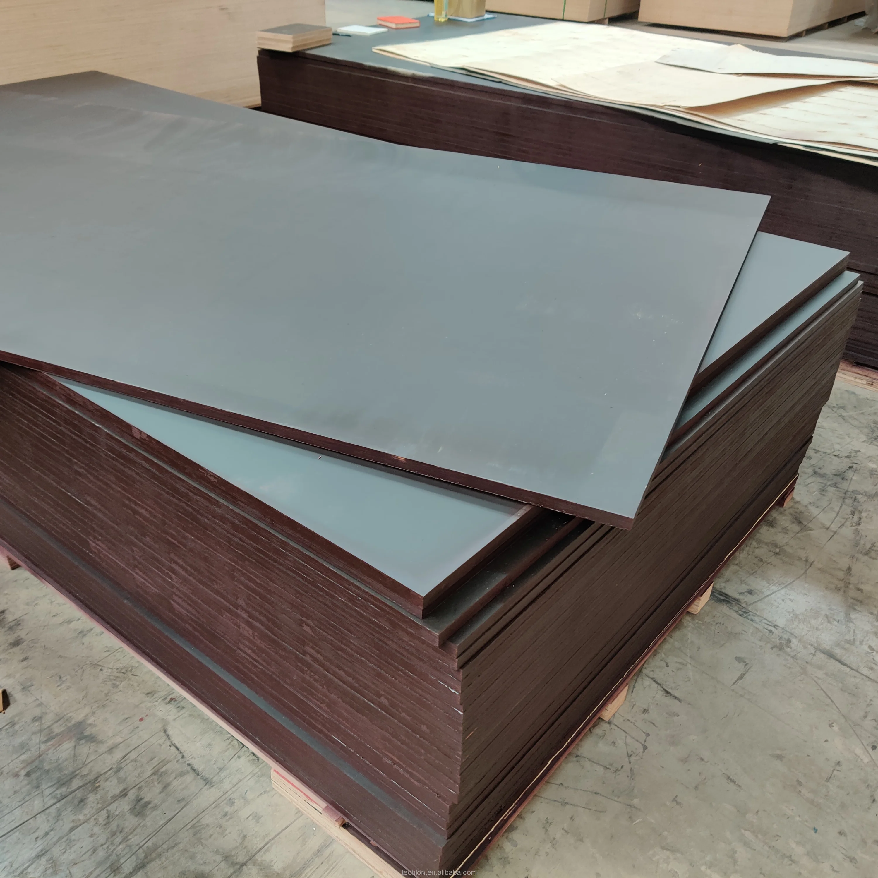 1250*2500 15mm 100% birch waterproof black film faced wooden plywood sheet