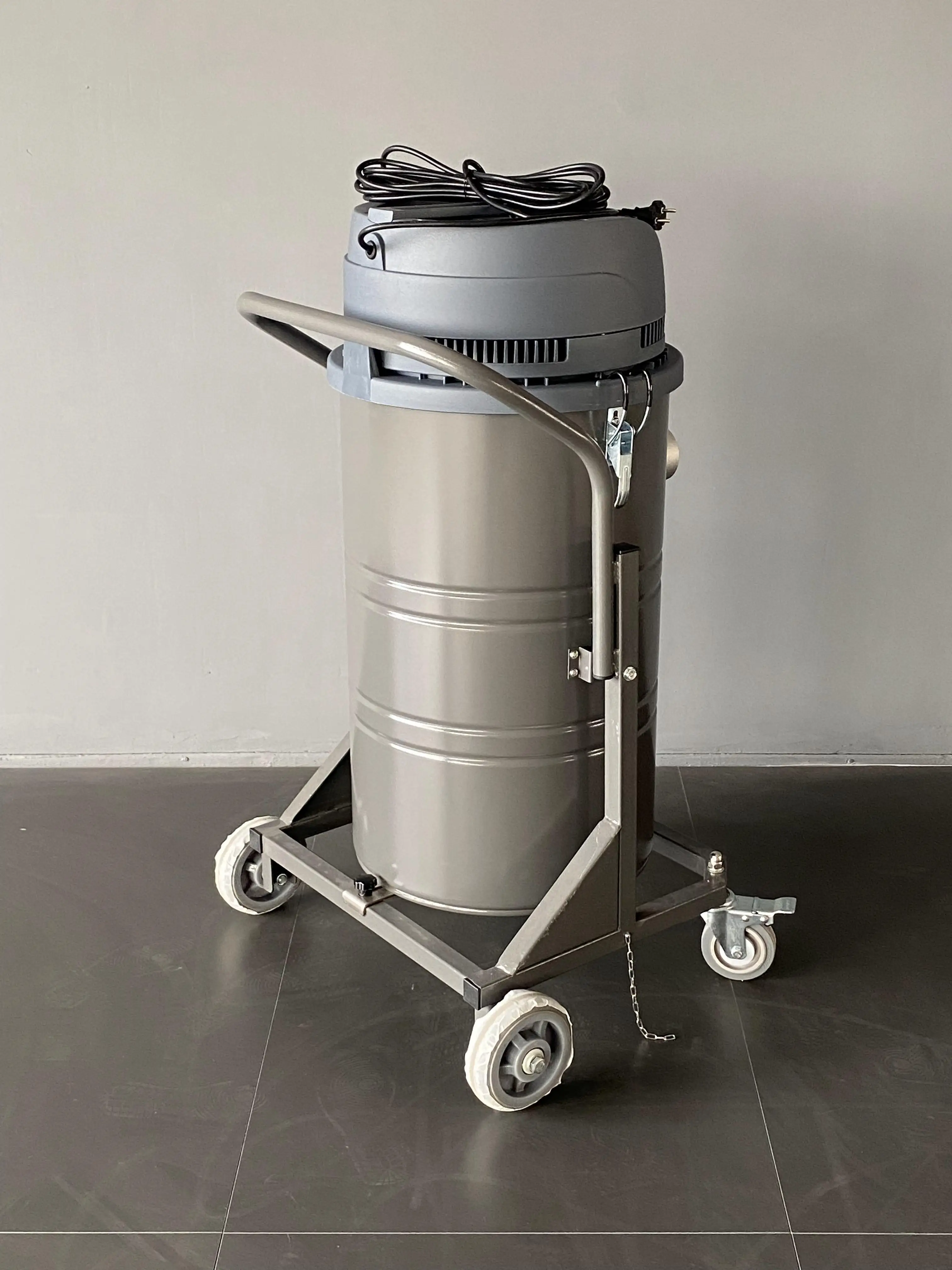 Industrial 220V Single-Phase Vacuum Cleaner with 3 Motors 80L Wet and Dry Capacity