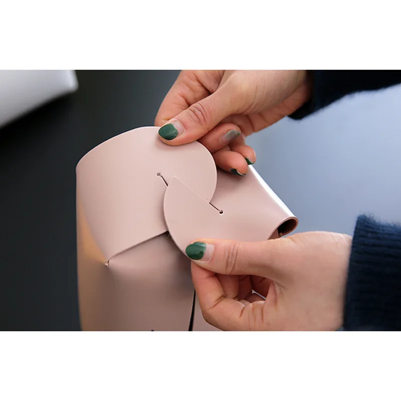 Custom Logo Easy Used Rectangle Foldable Tissue Storage Box Towel Paper Holder Pu Leather Napkin Box for Home Car Decor