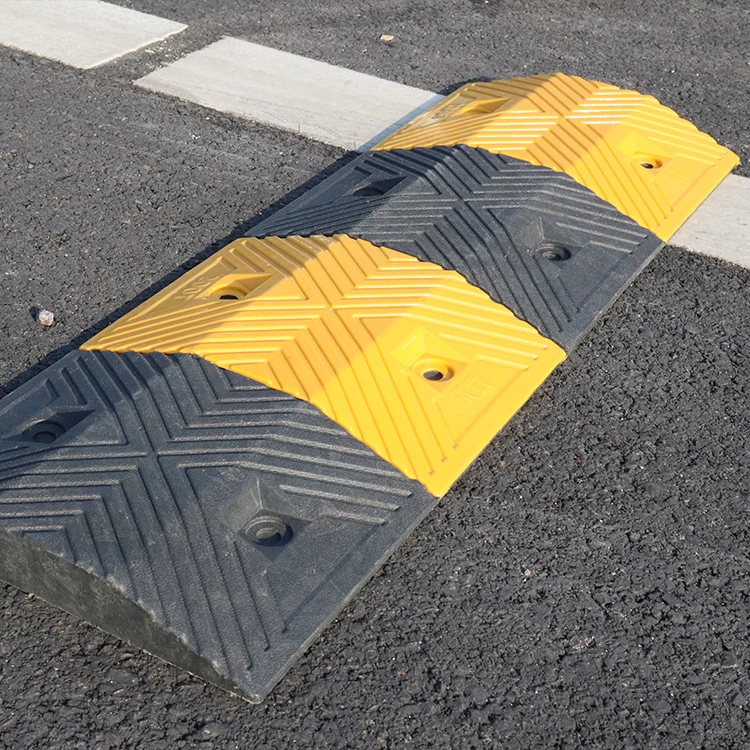 Heavy Duty 1000*350*40mm Yellow and Black Rubber Plastic Speed Bump Roadway Traffic Safety Speed Hump for Garage Use