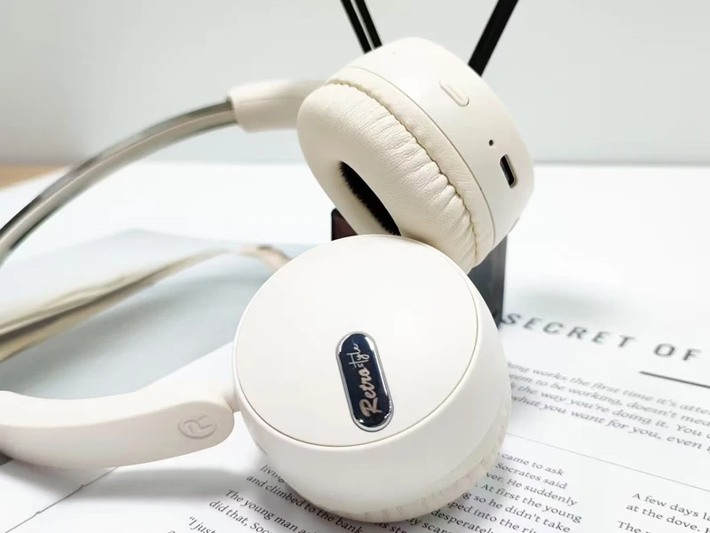 AKZ 69B Super Bass Headphone Gaming Over-ear Headphones Wireless Fashion Music Earphone Rechargeable Sports Earbuds