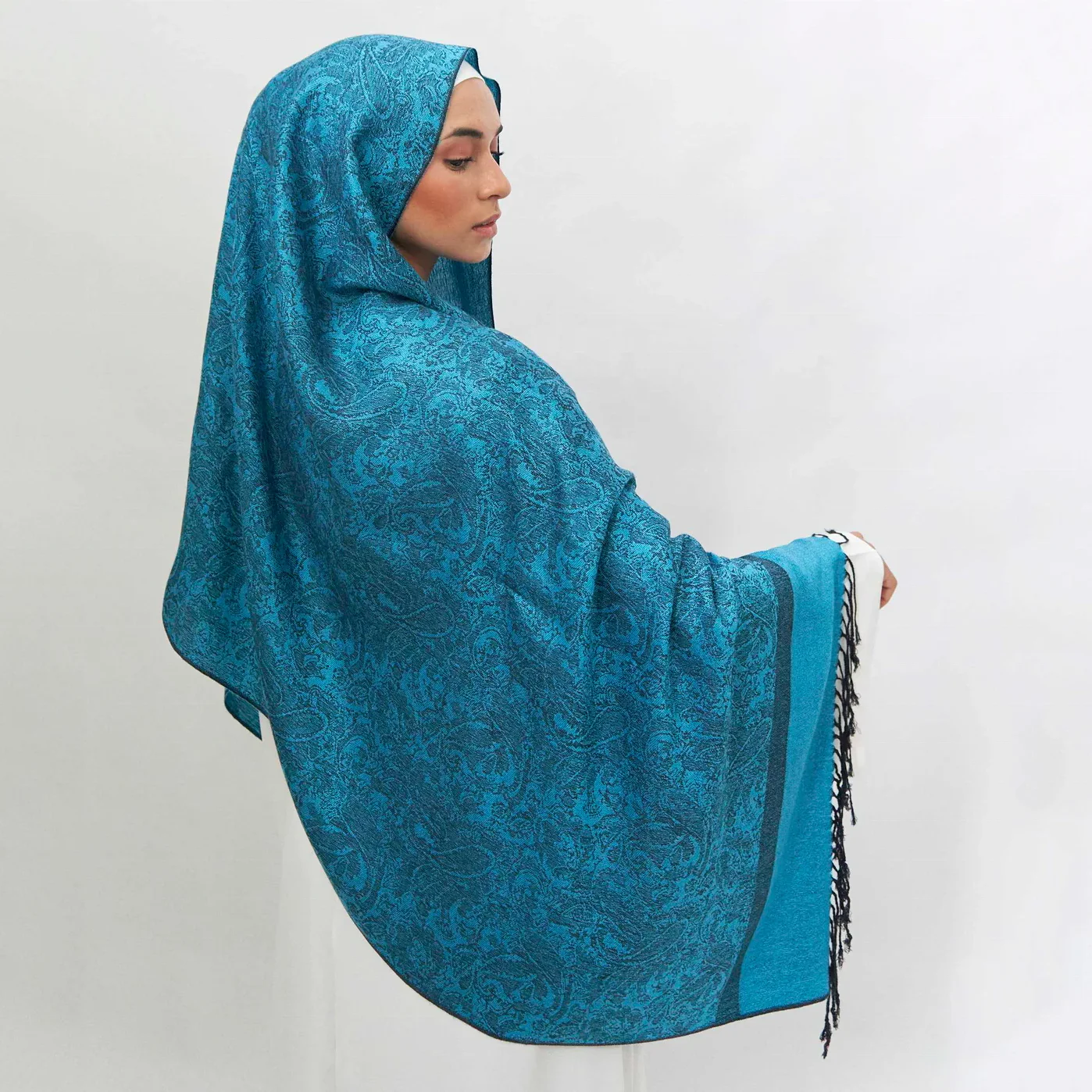 Luxury Ladies Winter Muslim Hijab Scarf Warm Tassel Paisley Woven Women Jacquard Pashmina Scarves Shawl