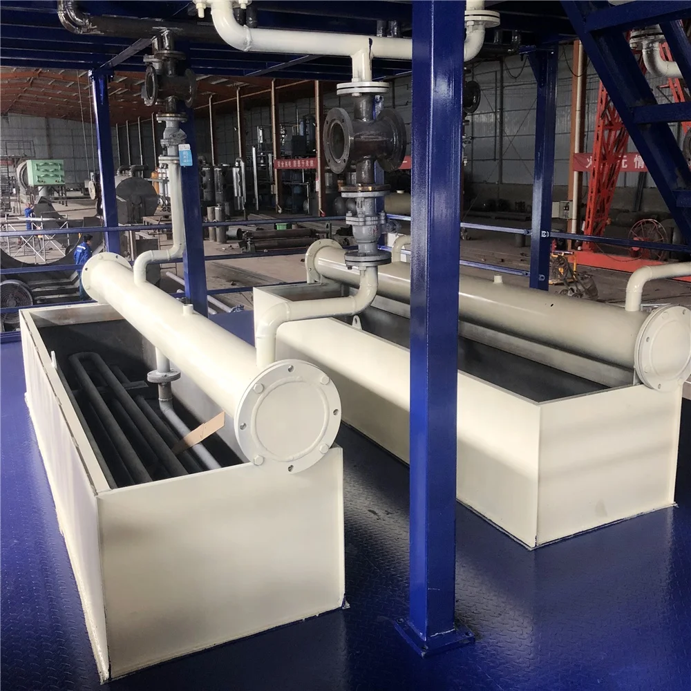 Distillation equipment for oil decolorization, desulfurization and recovery of base oil from waste engine oil