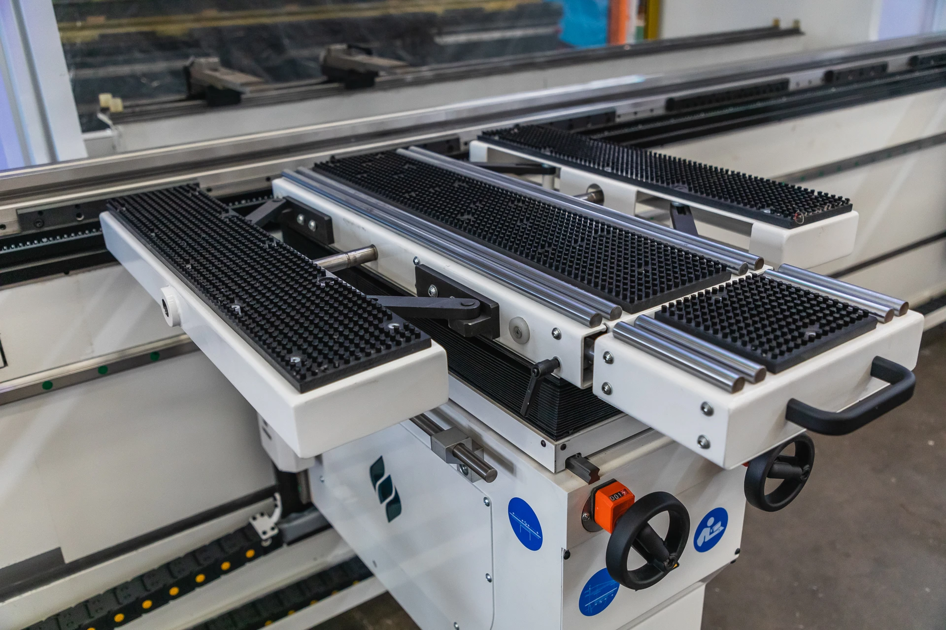 ACCURL BEST PRESS BRAKE HYDRAULIC SERVO CNC POWERED BENDING