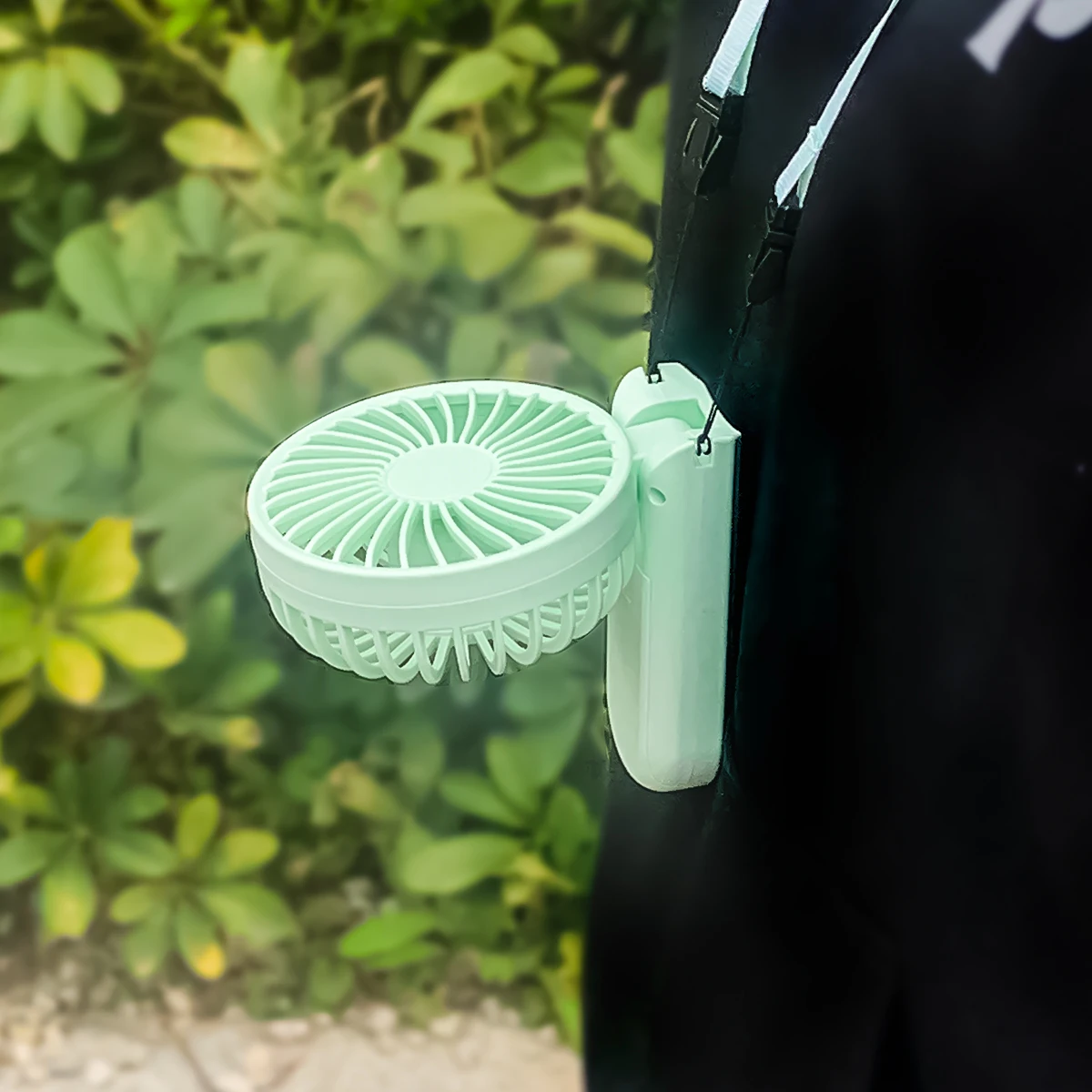 new arrival dry battery powered neck hanging fan sport fan low price mini fan