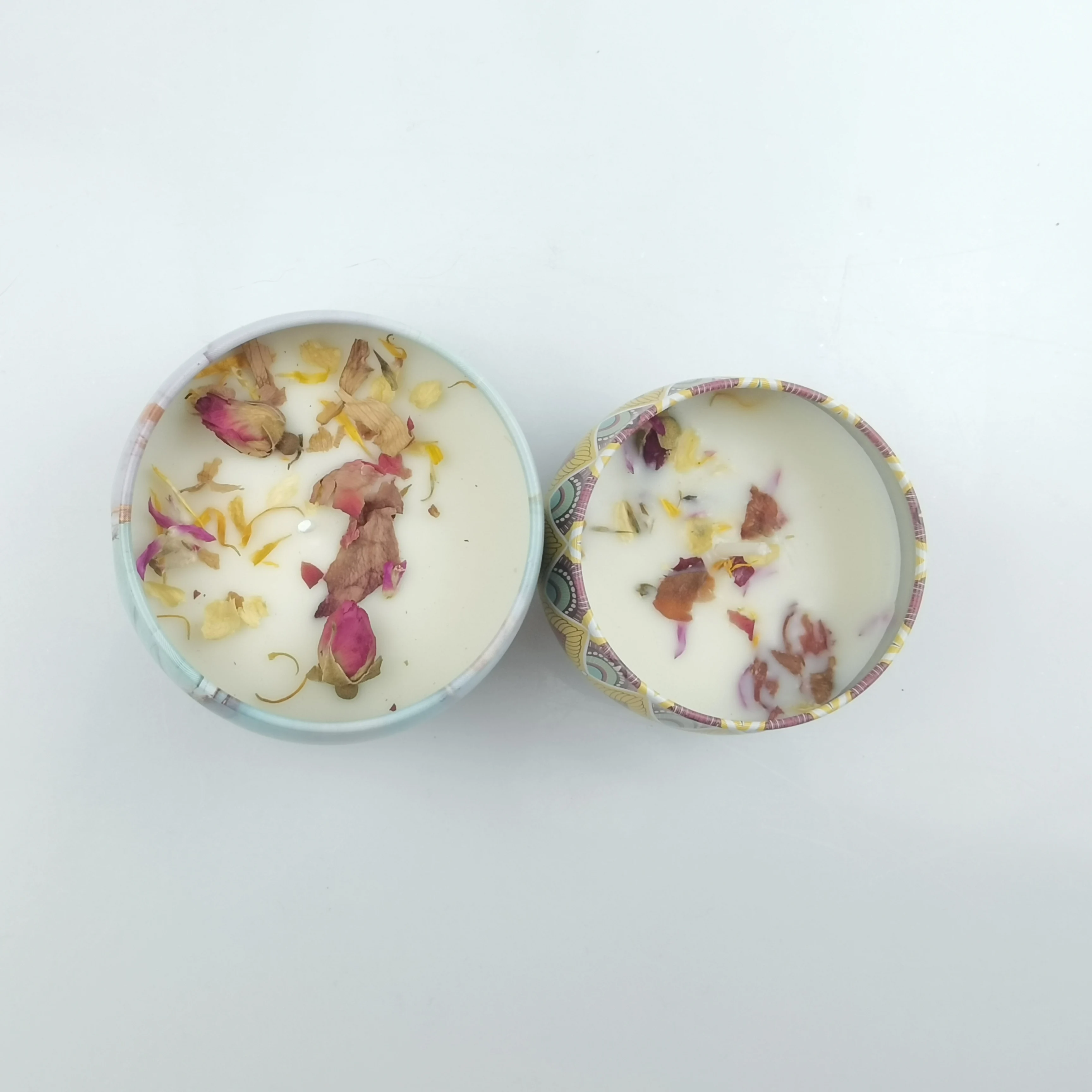 4 color per set gift box 2.2 oz soy wax with petal metal round perfume massage tin mini scented candle cheap