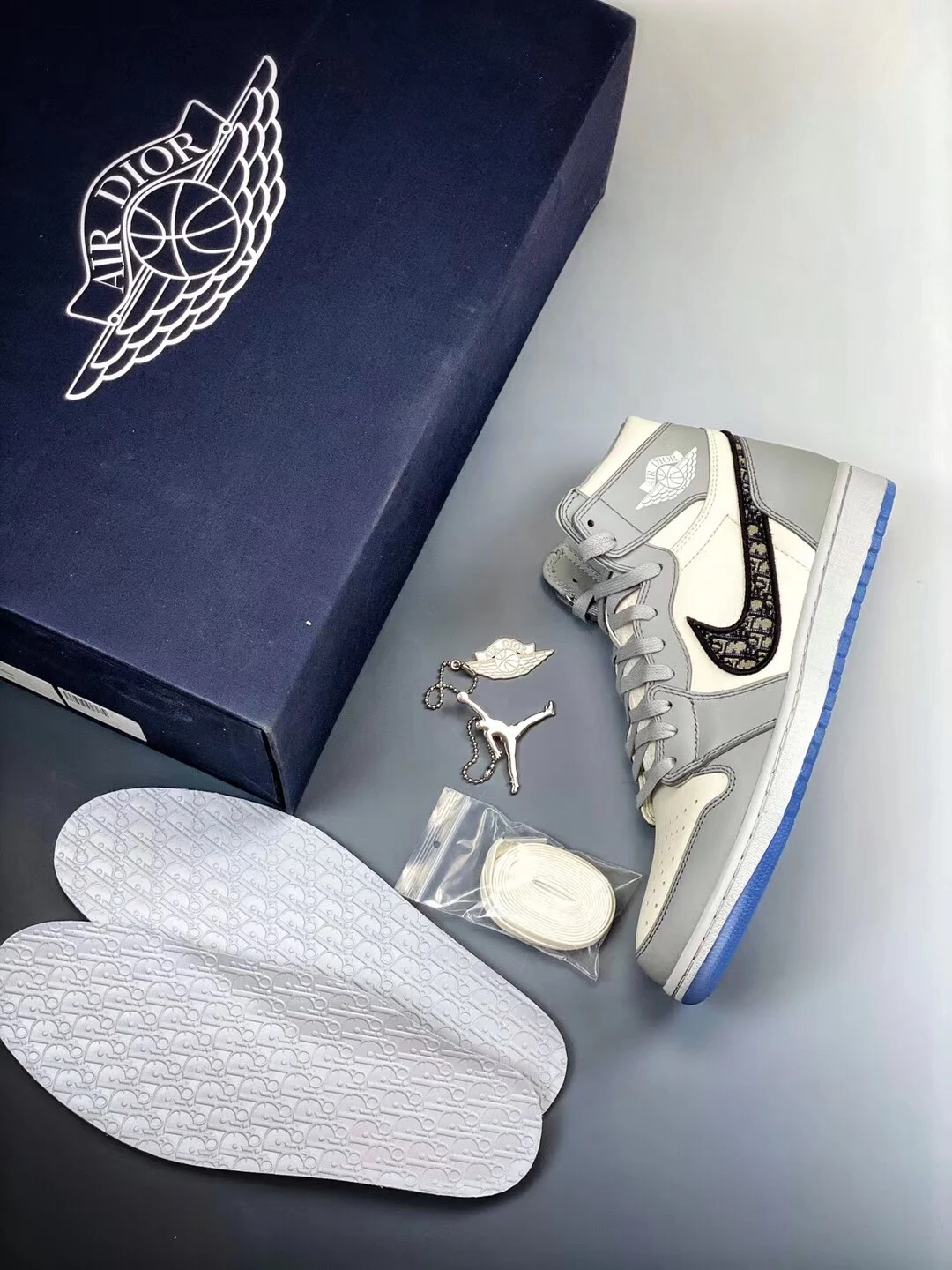Высококачественные высокие кроссовки Jordan 1 белые серые для мужчин и женщин модная повседневная спортивная обувь