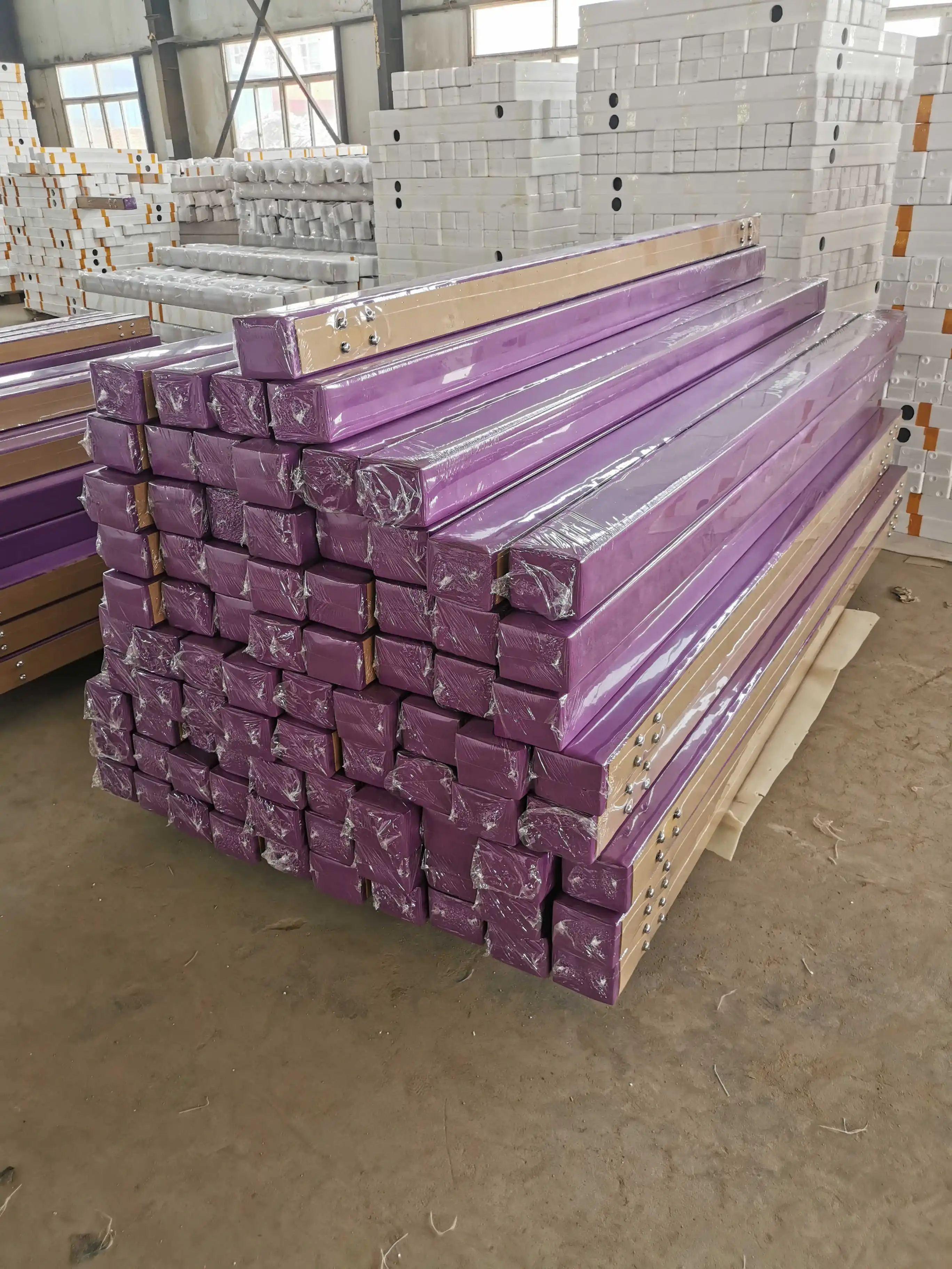 Heavy duty&anti-slip rubber feet provide great stability& adjustable height Gymnastics beam