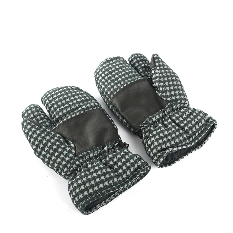 Low price Wholesale  Non-slip windproof custom  Winter warm gloves for men and women