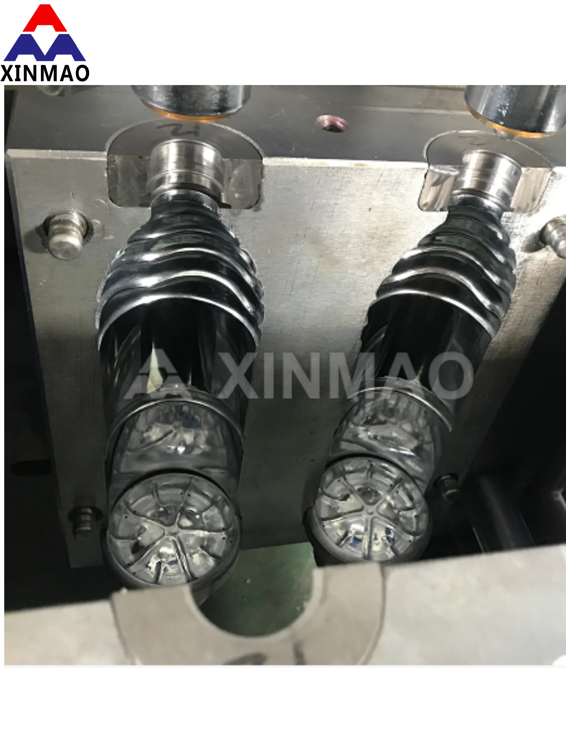 China Supplier Xinmao-1500 Semi-Auto Electric PET Bottle Blowing Machine Plastic Water Bottle Blowing Machine