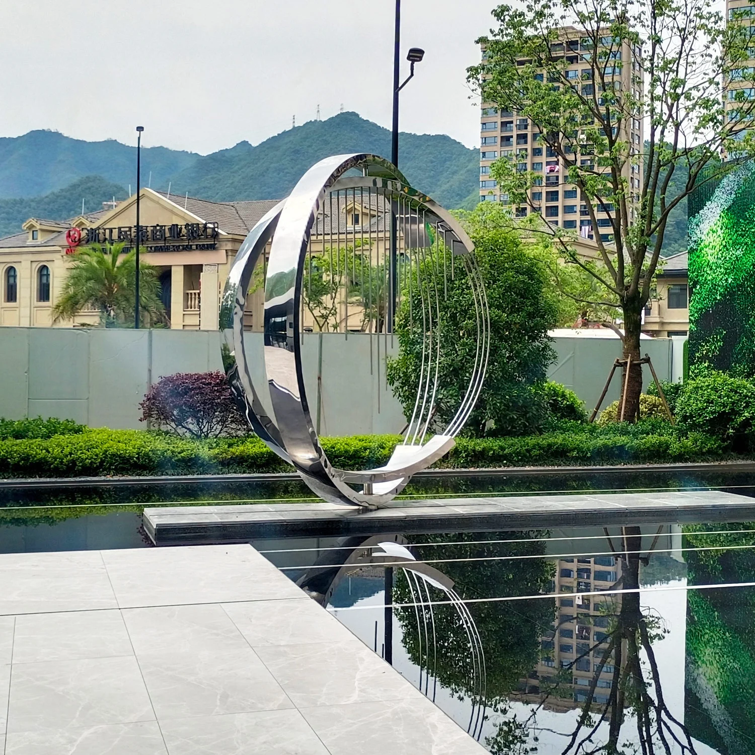 Hot sale Modern metal art Move Dynamic ring statue landscape decoration outdoor pool mirror polished stainless steel sculpture