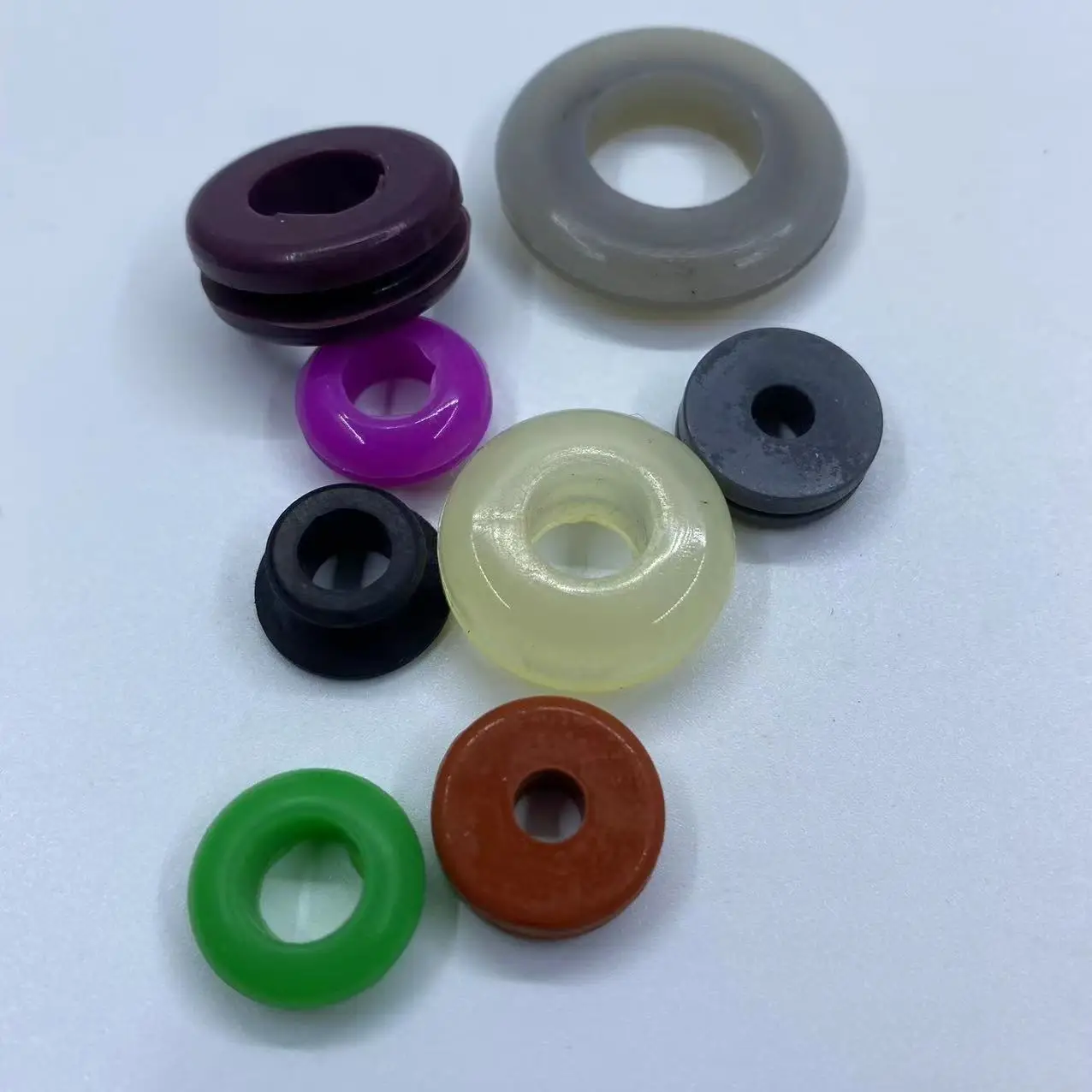 Customized high quality 50mm cable black red green silicone rubber grommens with logo