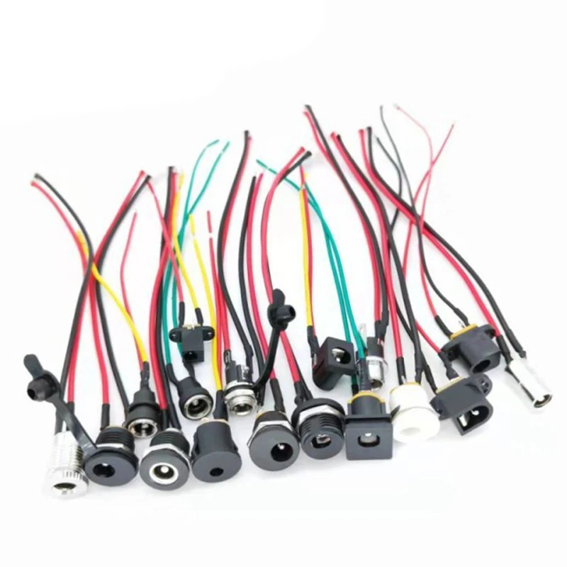 metal or plastic  5.5*2.1 5.5*2.5 3.5*1.3  dc power socket