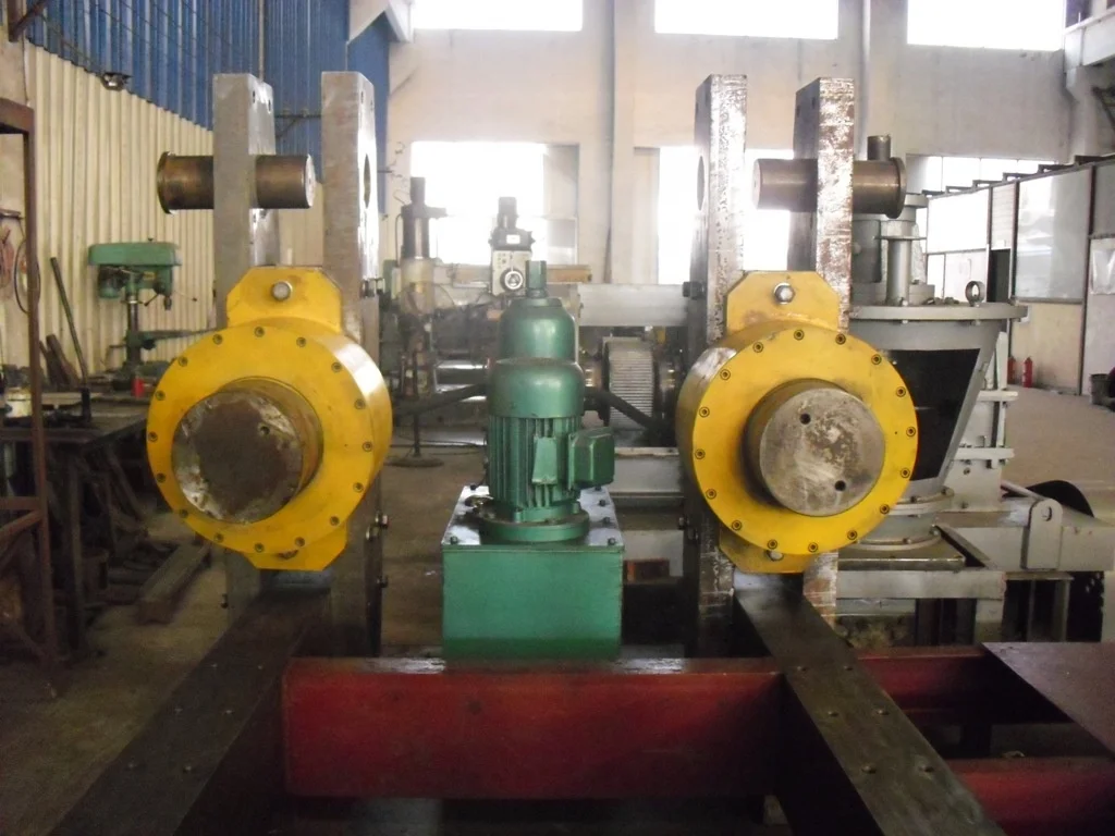 Industrial chemical mineral inorganic powder auger precompression dry mechanical double roller hydraulic briquette machine