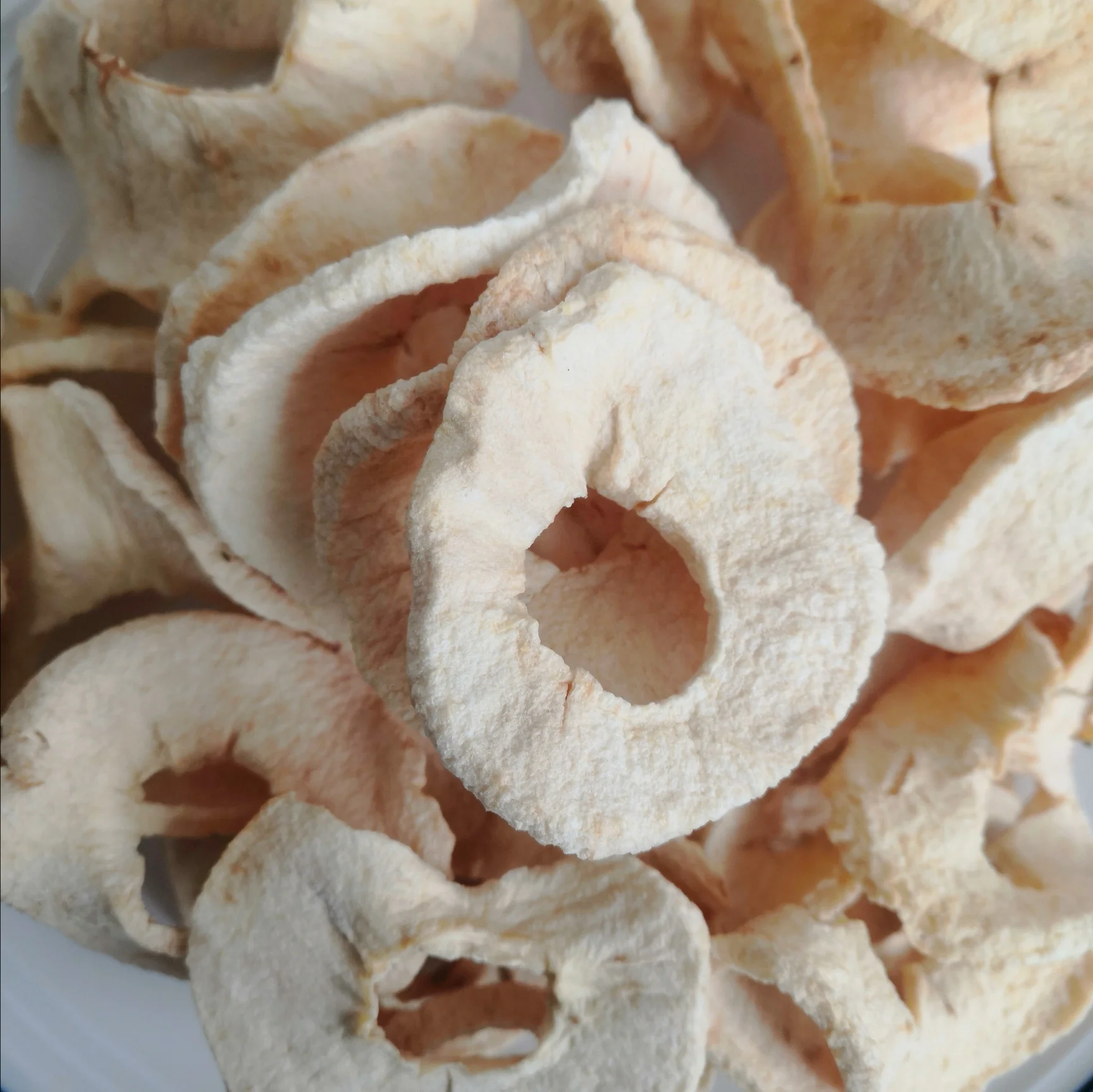 Dried Red Fruit Apple Bulk Style Packaging Natural Apple Color Open Air Apple Made VF Food New Technology Snacks