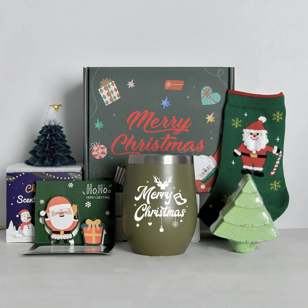 New Arrival Christmas Gifts Set Custom Mugs Socks Scented Candle Bath Spa Gift Basket For Women Christmas Decoration