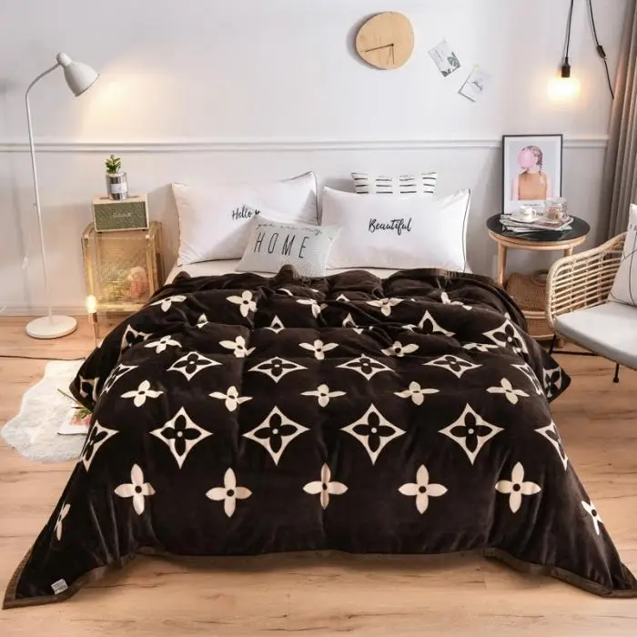 The latest sales super soft warm comfortable bed blanket plush sofa coral velvet blanket