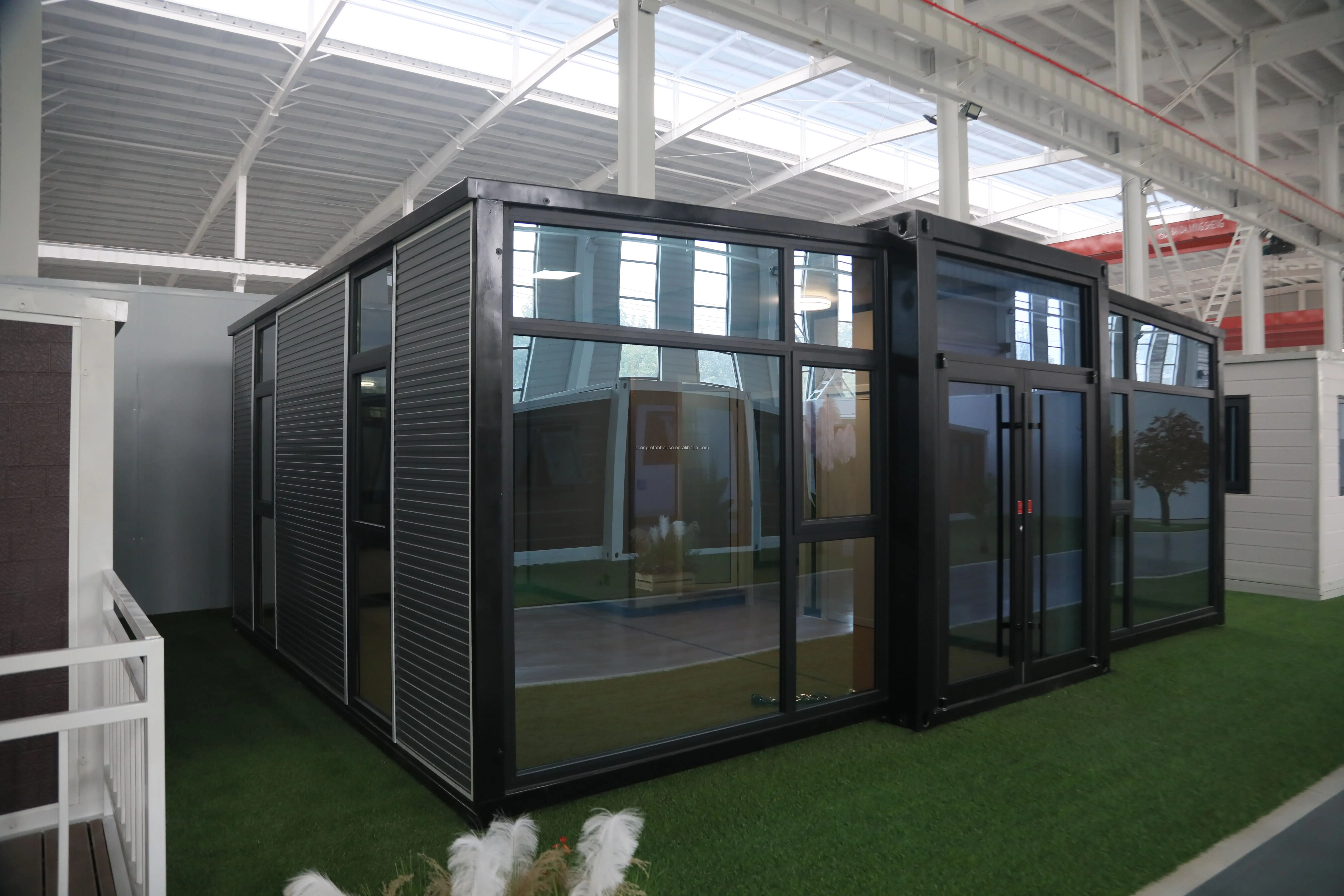 20ft 40ft Customized Luxury Movable Prefab Expandable Container Folding House