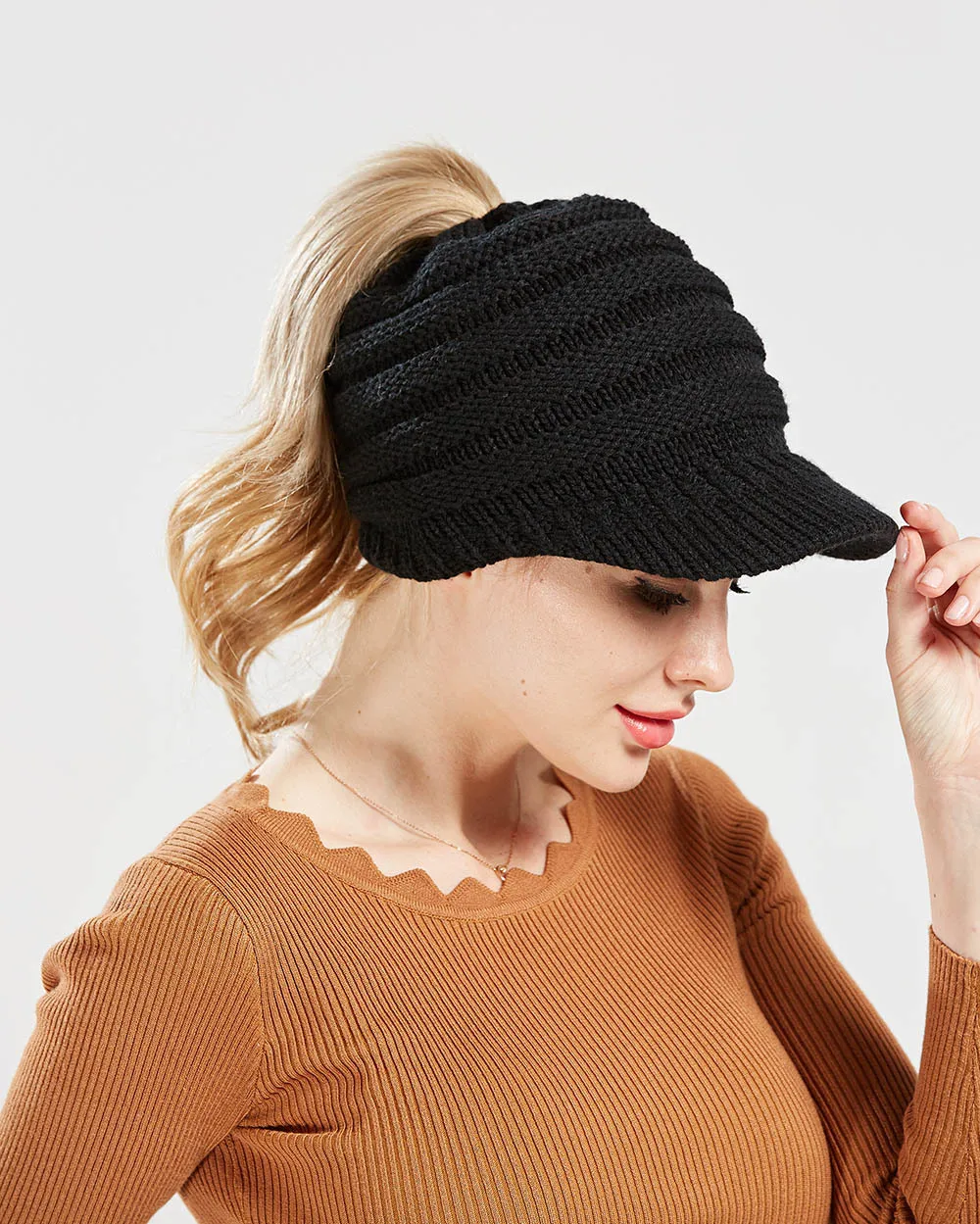 Wholesale Winter Hats Woman Fashion Warm Outdoor Visor ponytail knit Hat baseball Women winter knitted hat