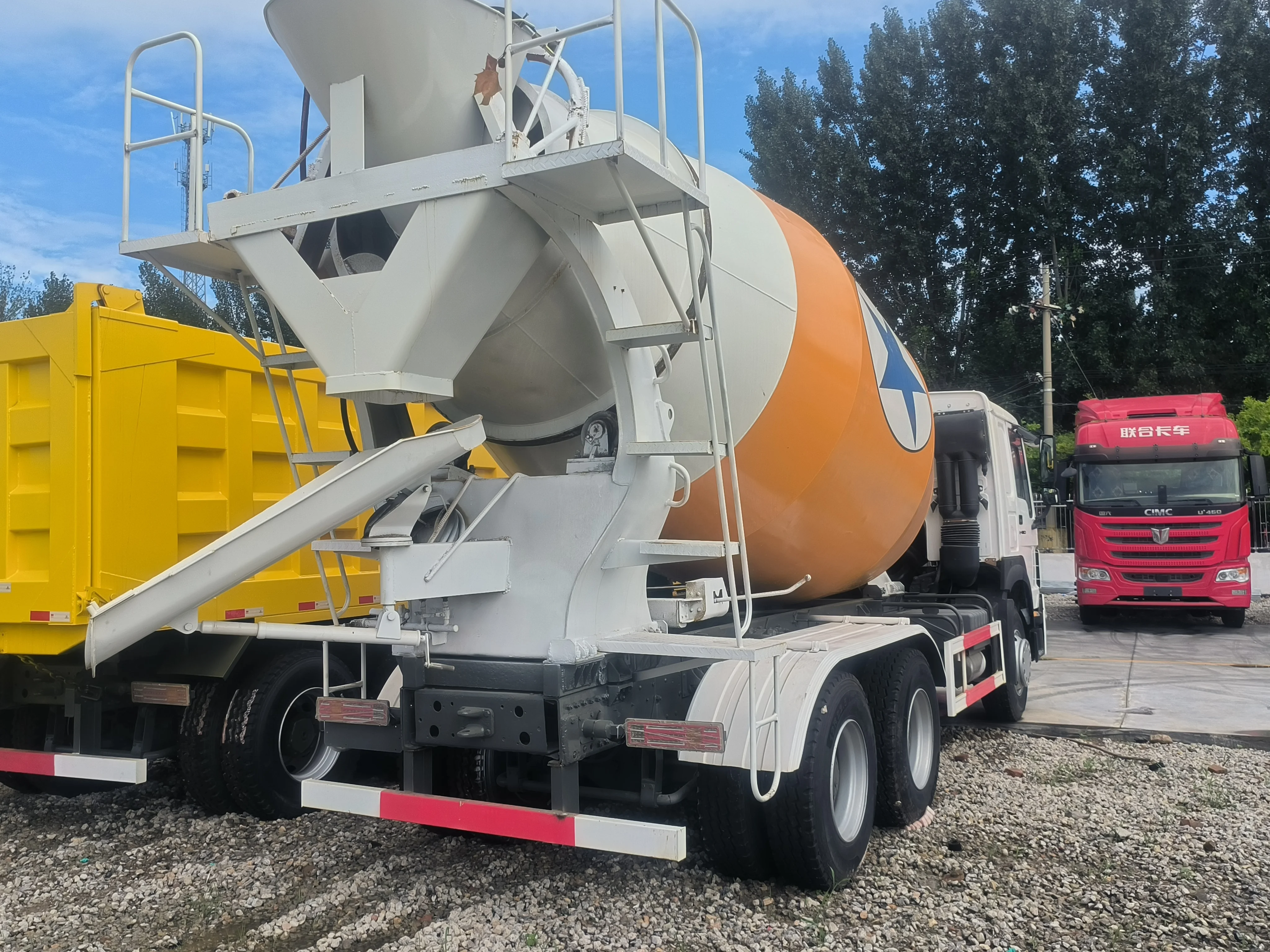 Бетономешалка SINOTRUK HOWO новая модель 15-20 тонн