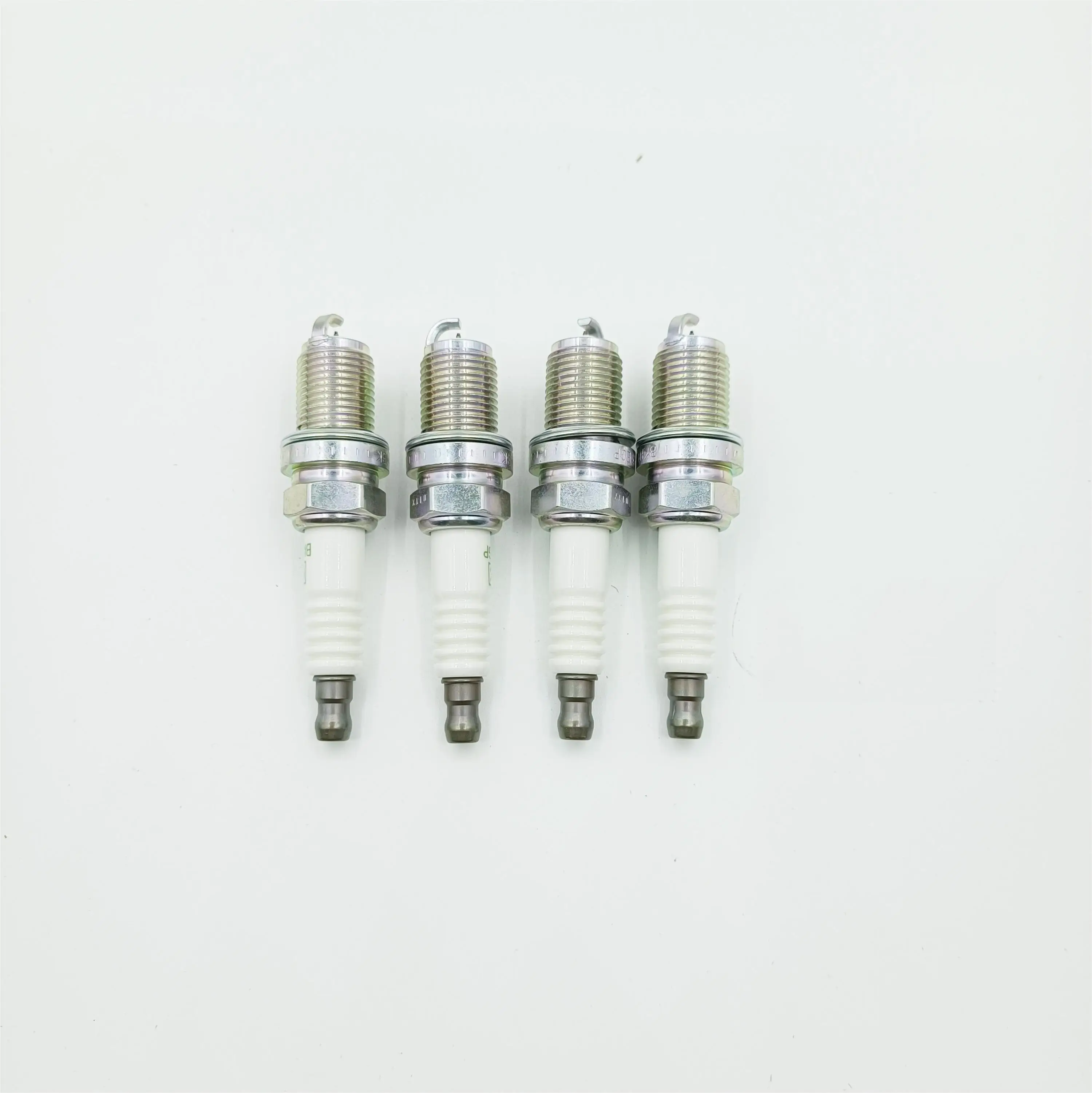 04E905601B 06E905611 04C905616 04C905616B 10100035HJ 101905036AA 101000051AA for Volkswagen Sagitar and audi spark plug