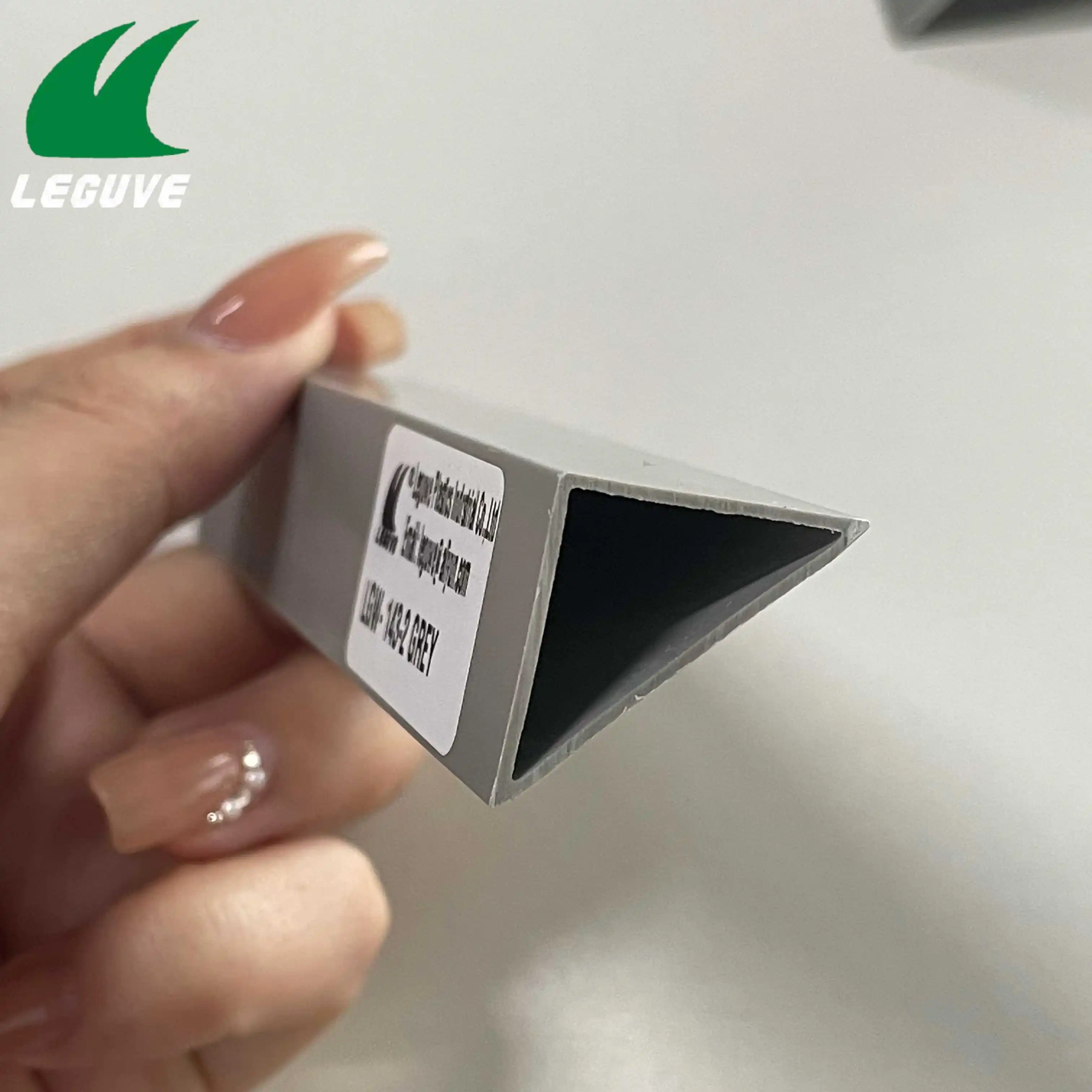 Leguwe Triangular Concrete Pvc Chamfer For Construction