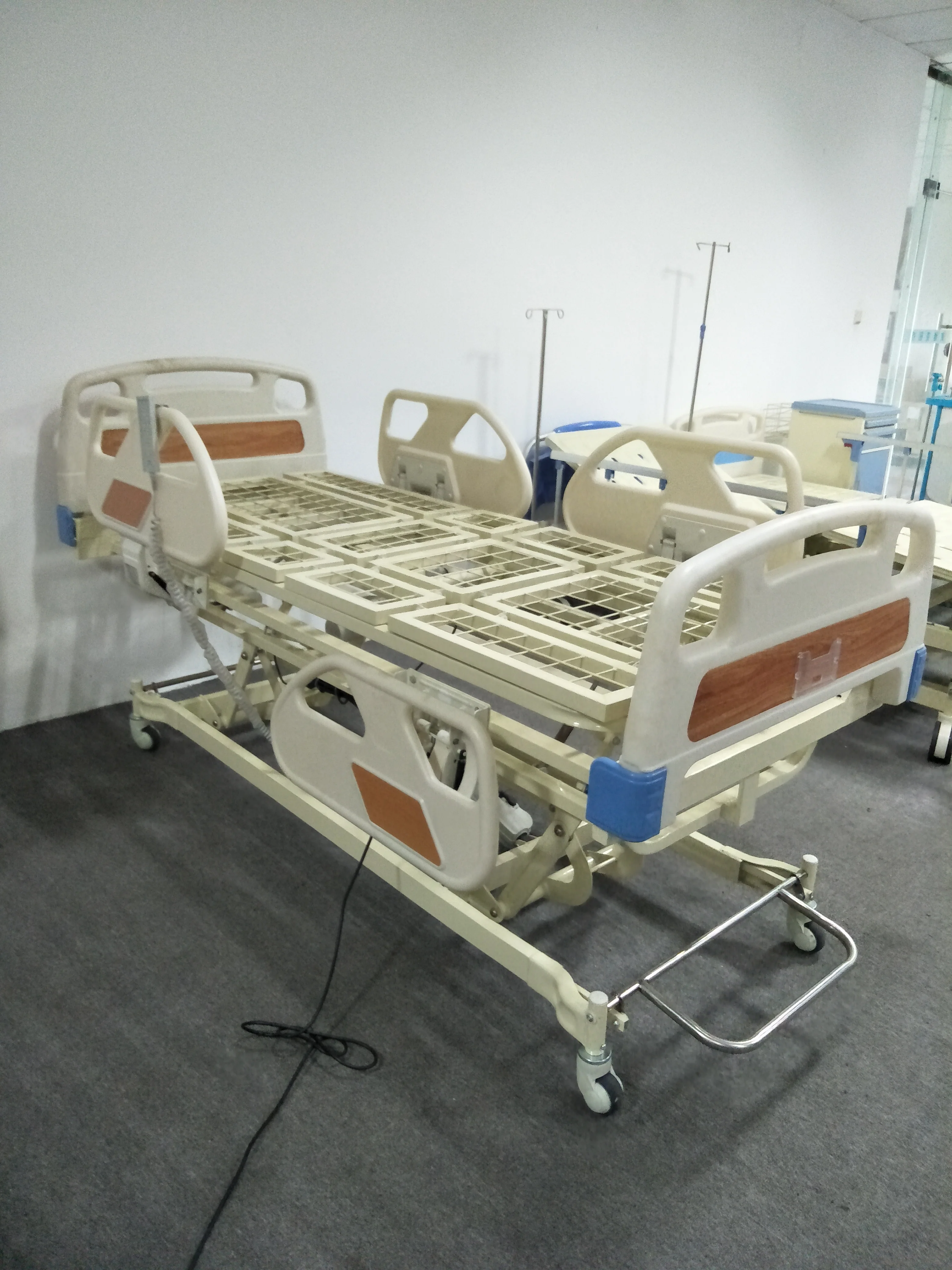 Hospital Electric 5 Functions Nursing Bed Electric Turn Over Bed for Patient